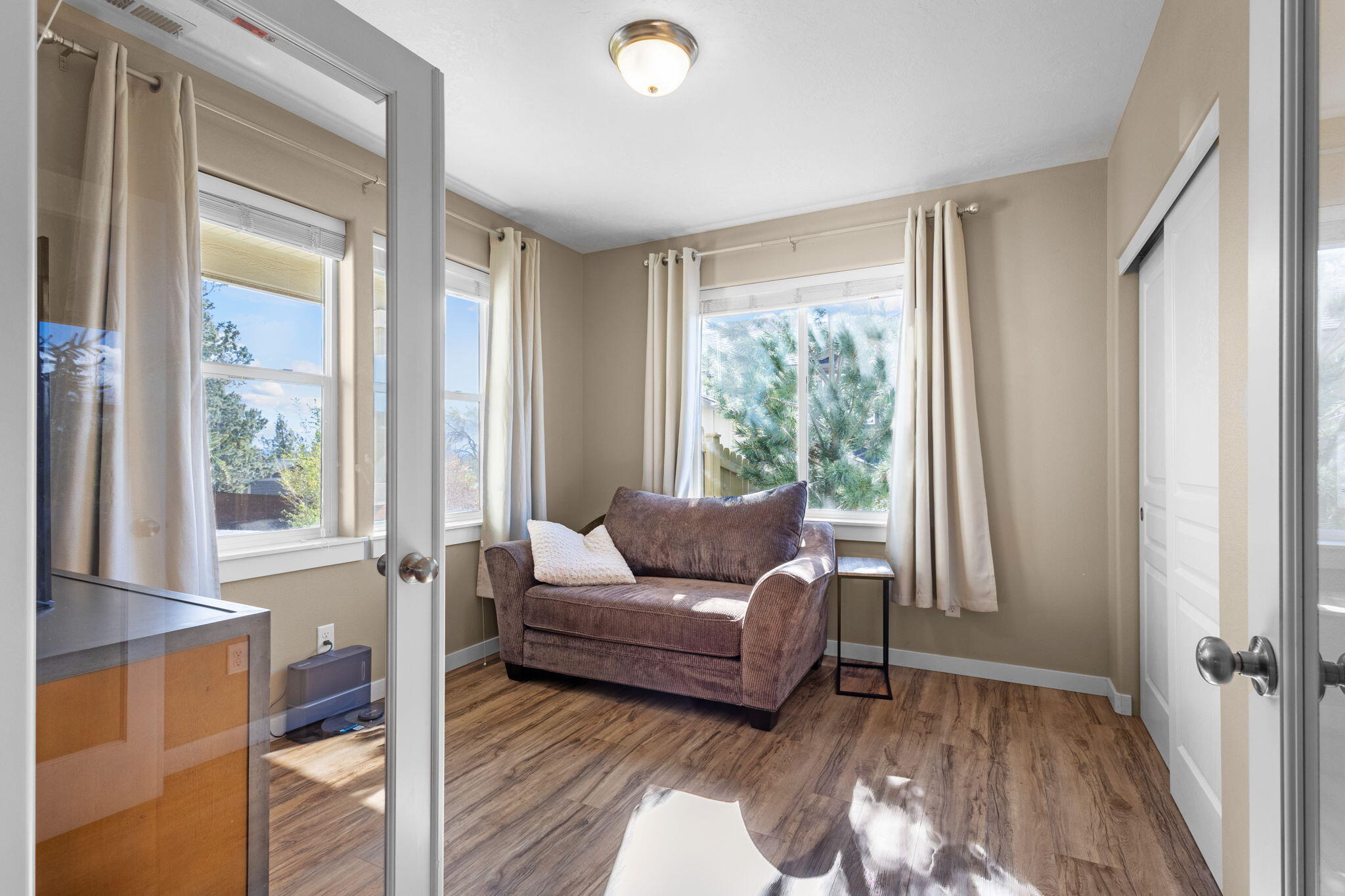 4577 SW Volcano Avenue