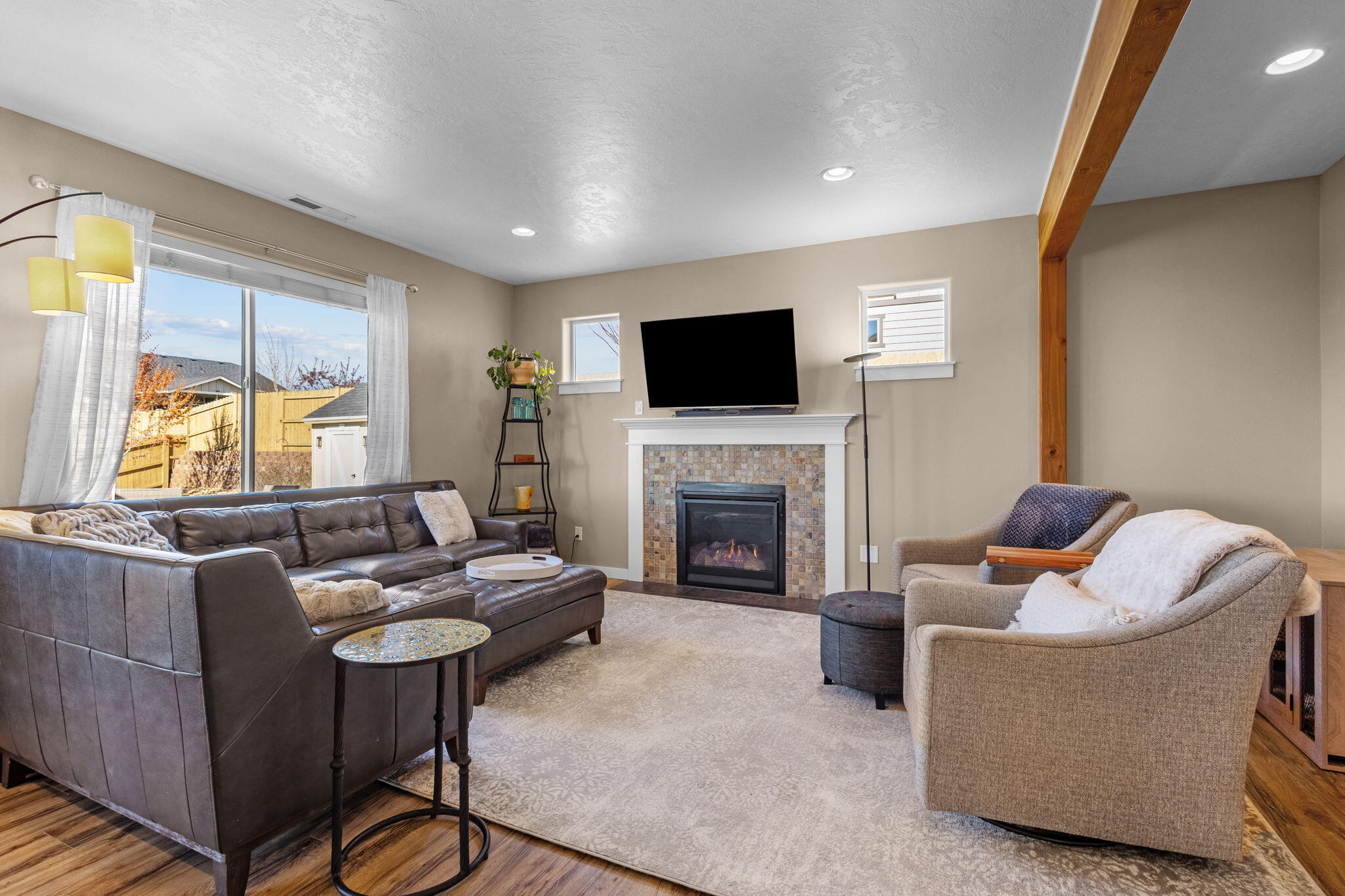 4577 SW Volcano Avenue