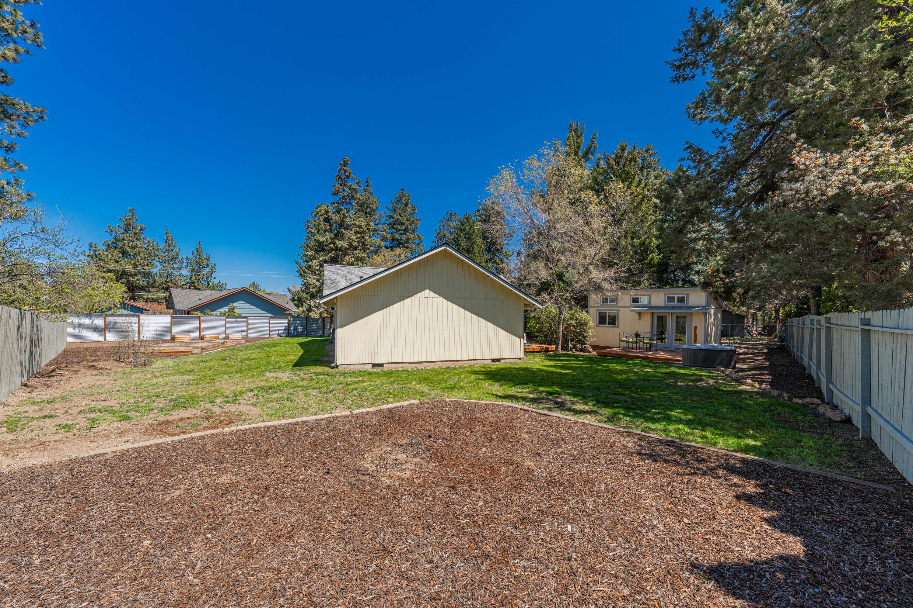 847 NE Jones Road