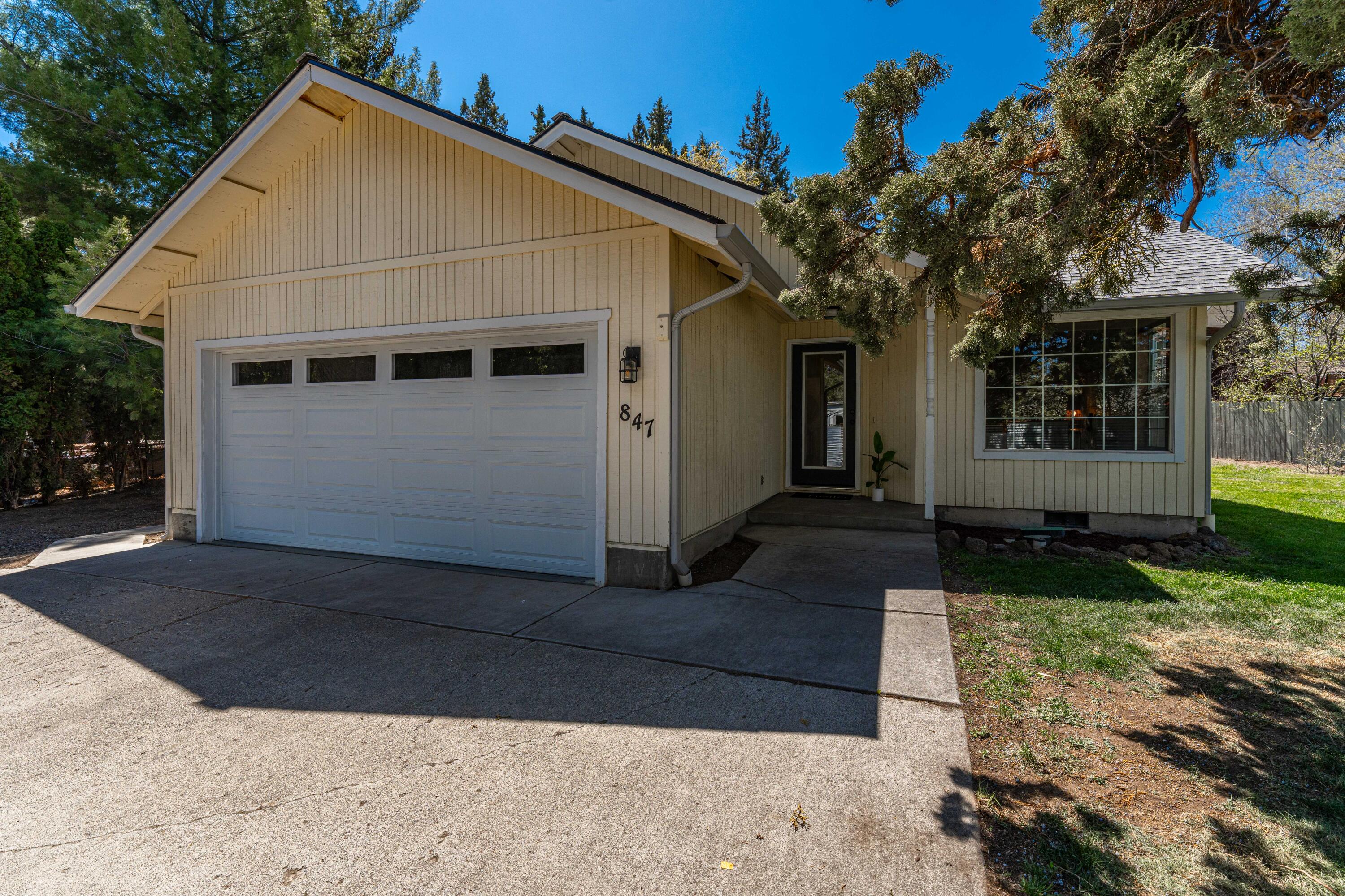 847 NE Jones Road