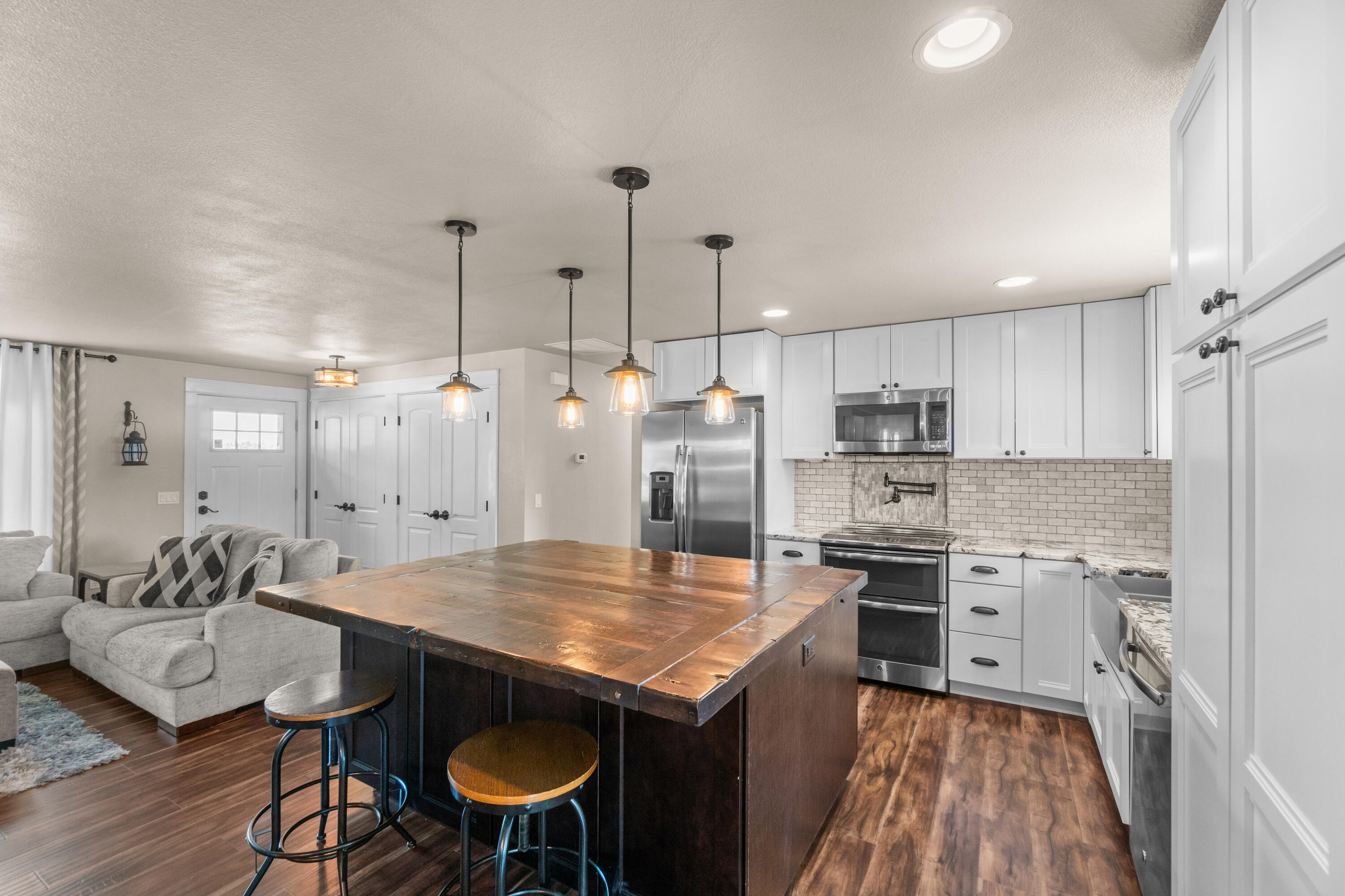 61980 Bronco Lane