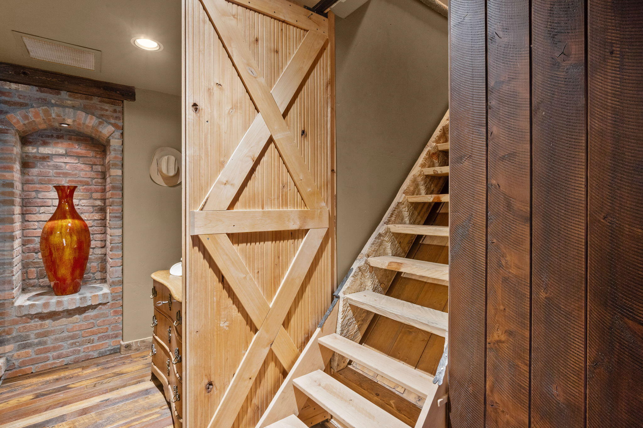 61279 Gorge View Street