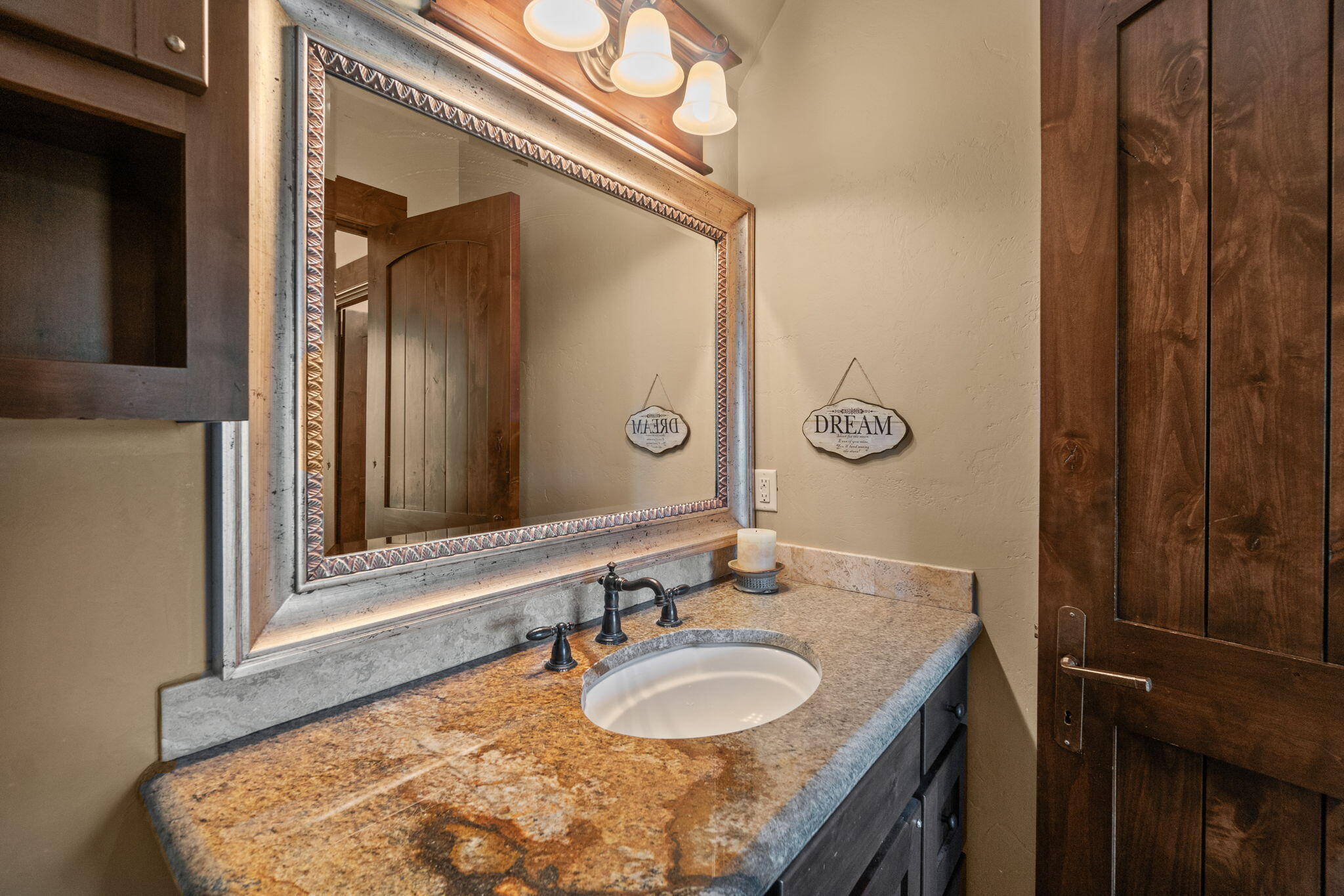 61279 Gorge View Street