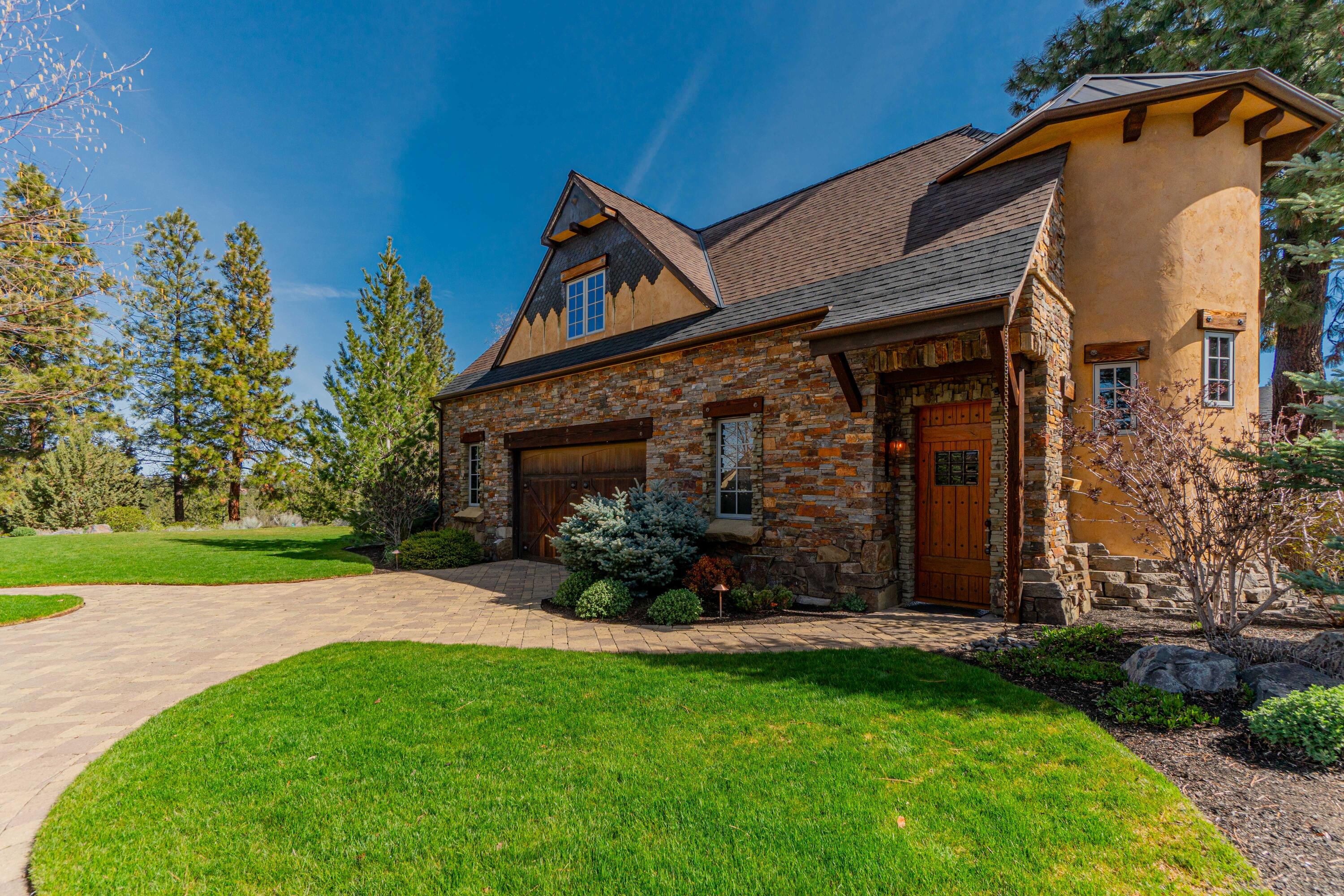 61279 Gorge View Street