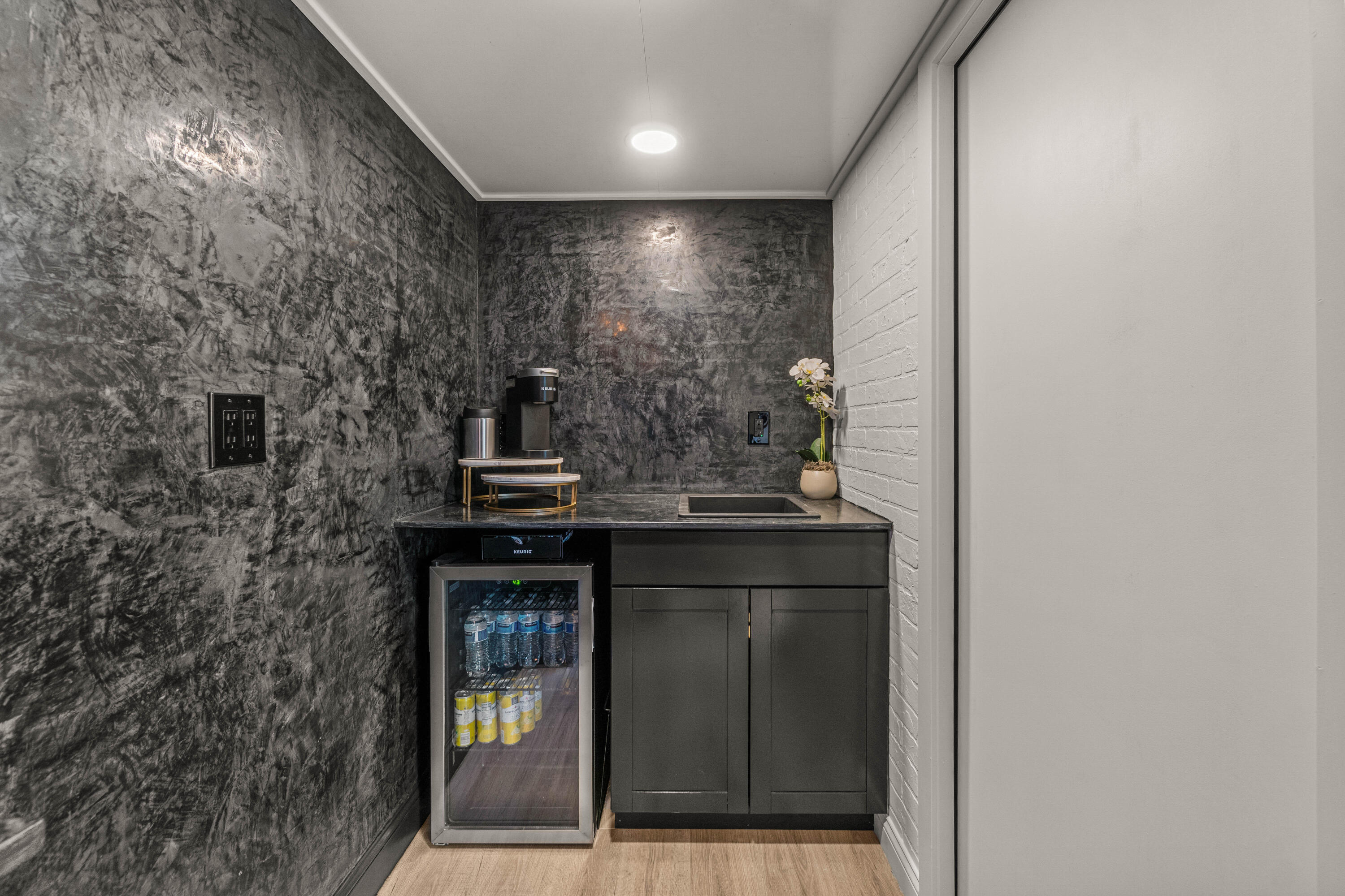 6625 NW Poplar Drive