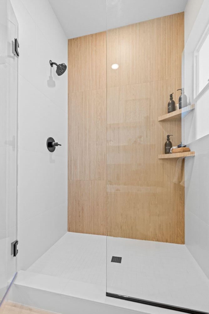 3005 NE Nipper Drive