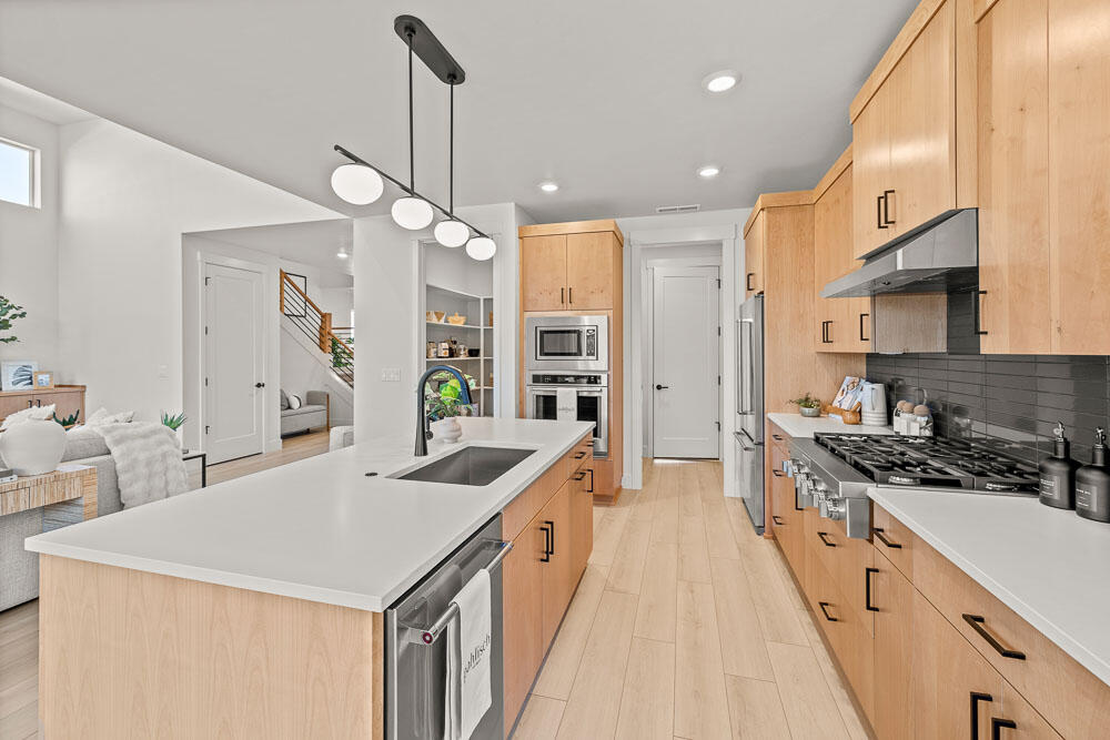 3005 NE Nipper Drive