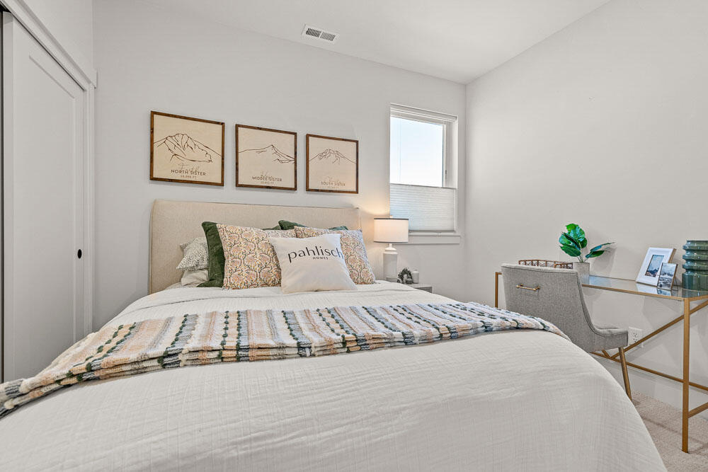 3005 NE Nipper Drive