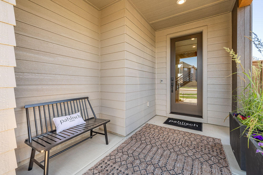 3005 NE Nipper Drive