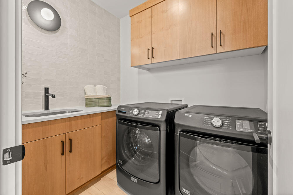 3005 NE Nipper Drive