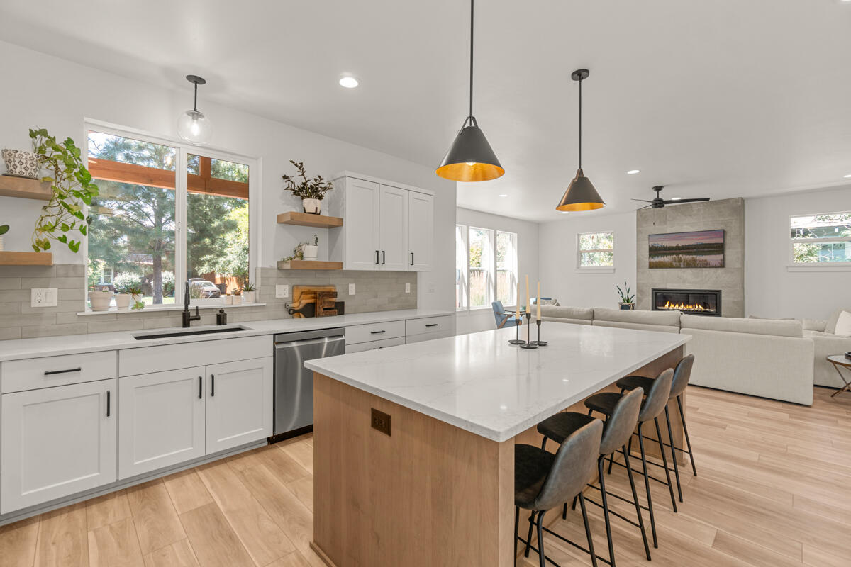 1334 NW Cumberland Avenue