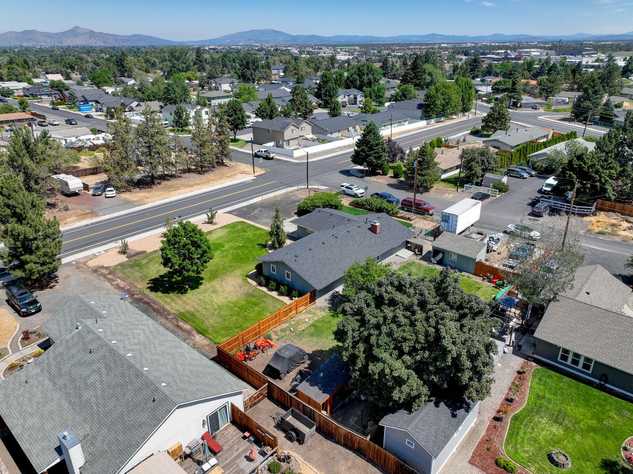 2506 SW Wickiup Avenue