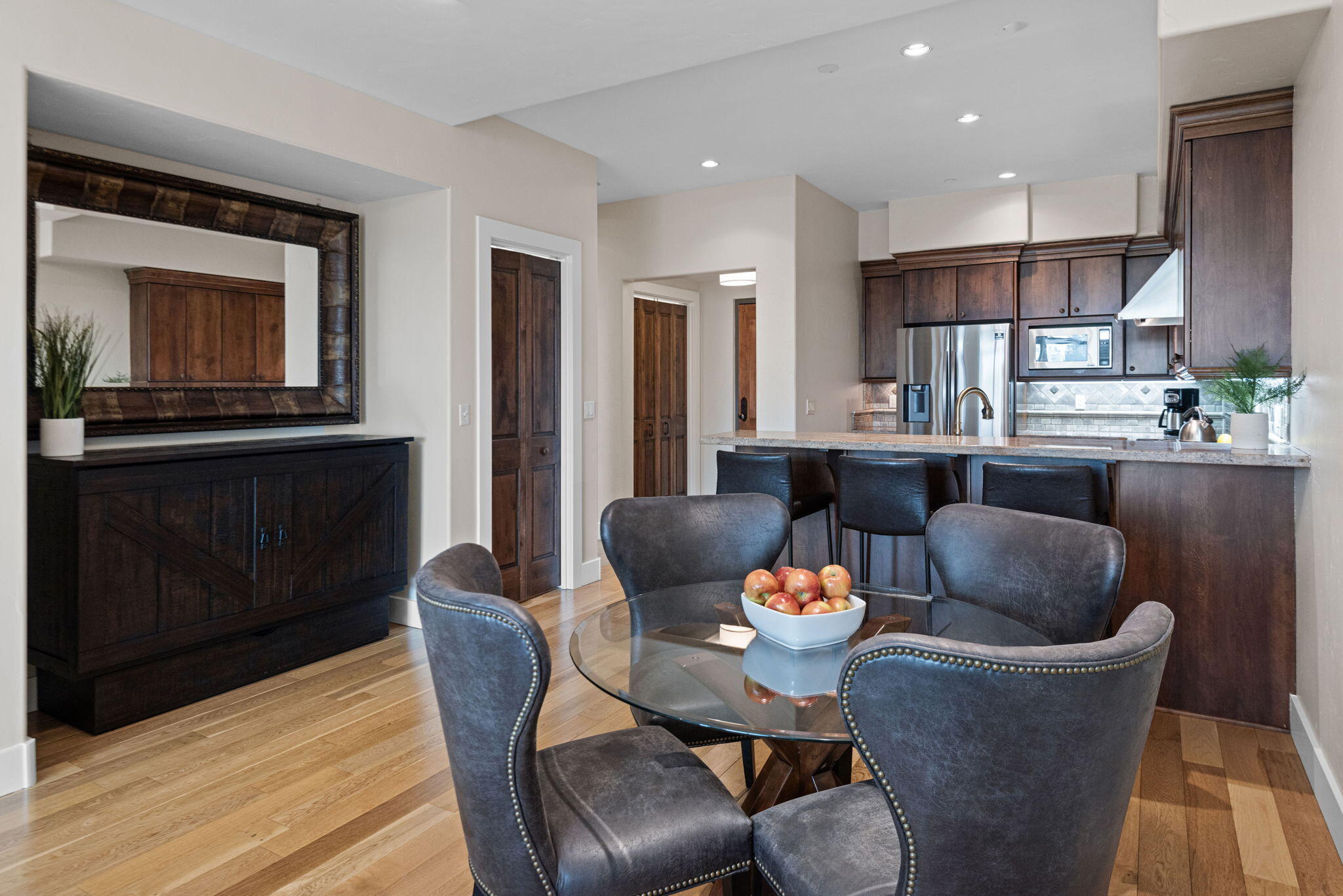 550 NW Franklin Avenue Unit: 6
