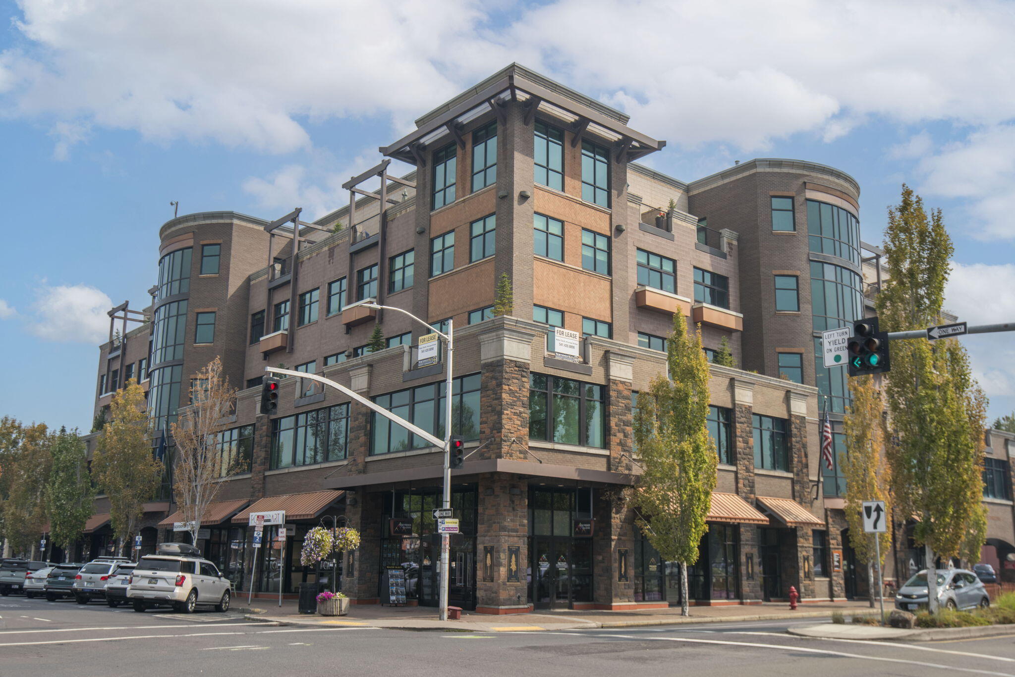 550 NW Franklin Avenue Unit: 6