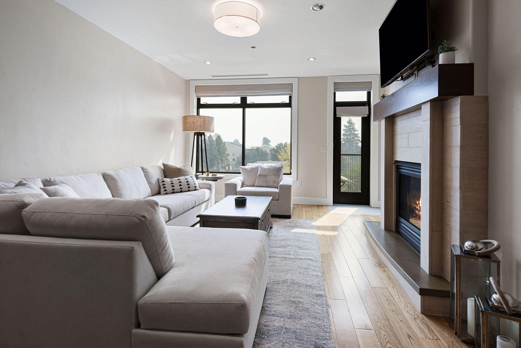 550 NW Franklin Avenue Unit: 6