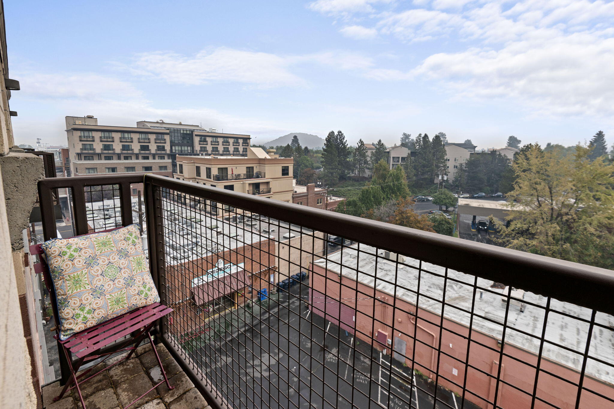 550 NW Franklin Avenue Unit: 6