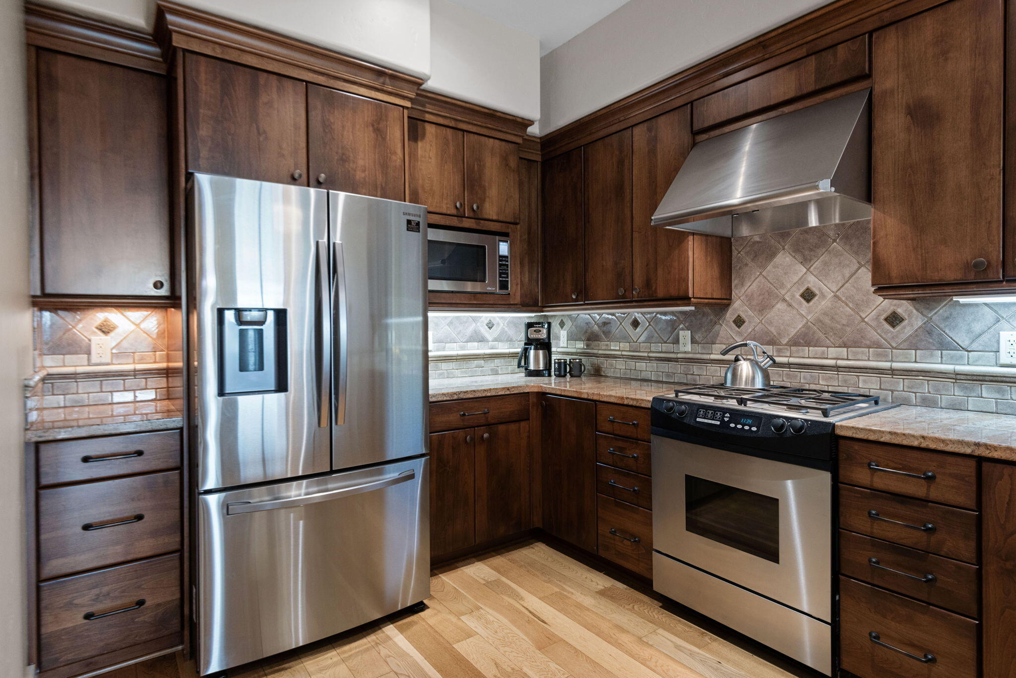 550 NW Franklin Avenue Unit: 6