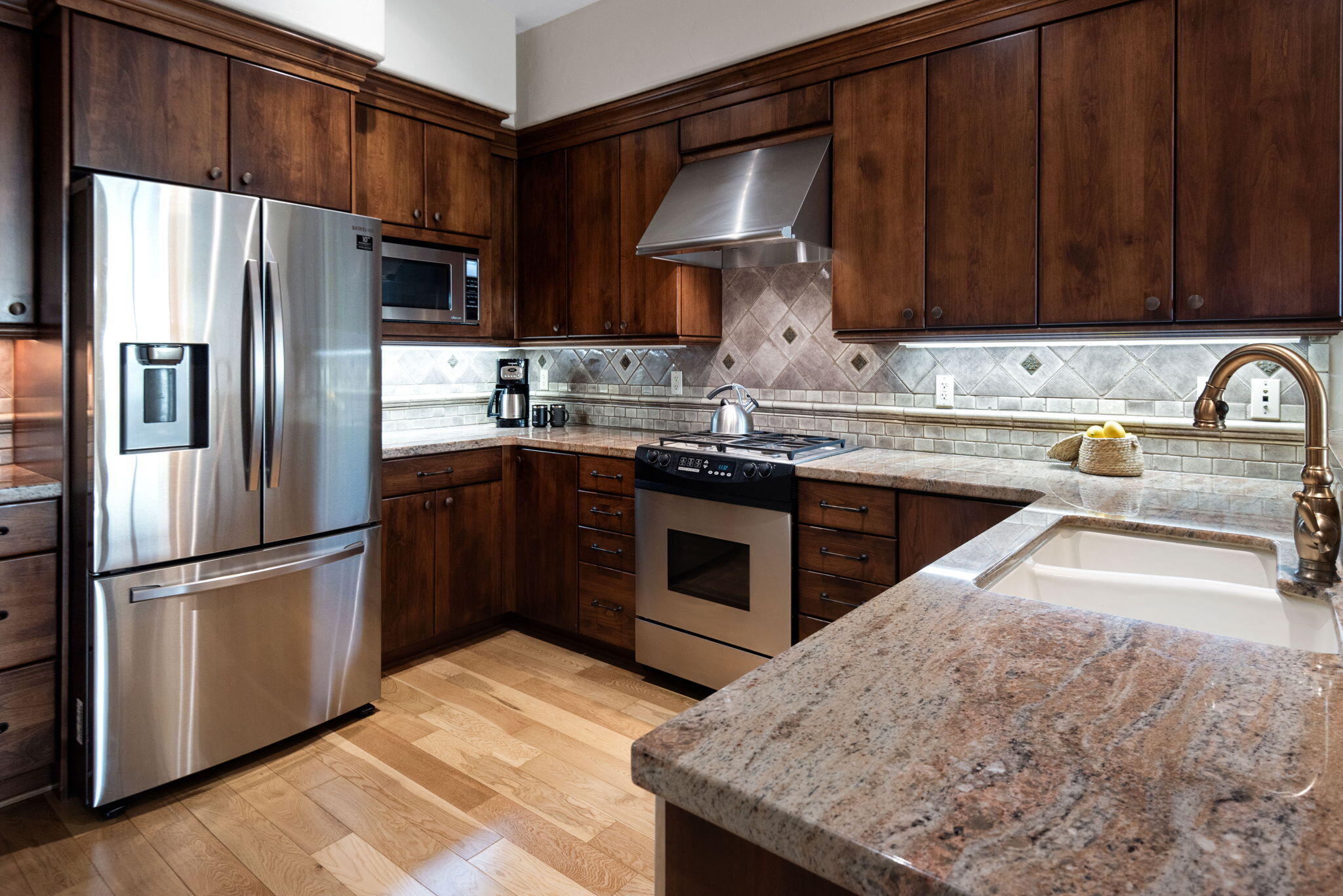 550 NW Franklin Avenue Unit: 6