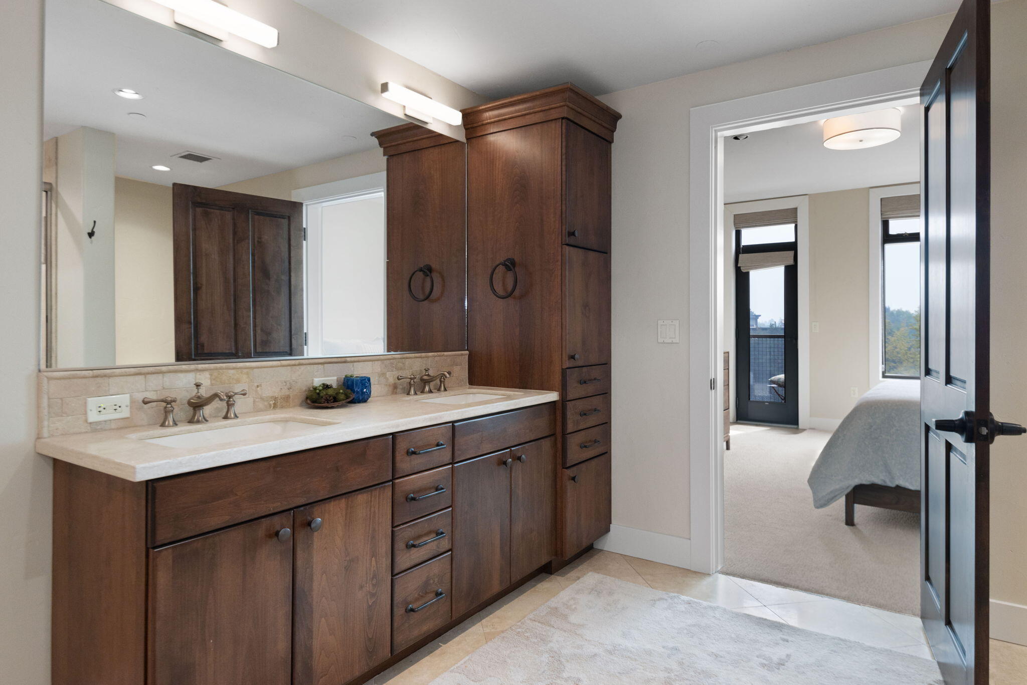 550 NW Franklin Avenue Unit: 6