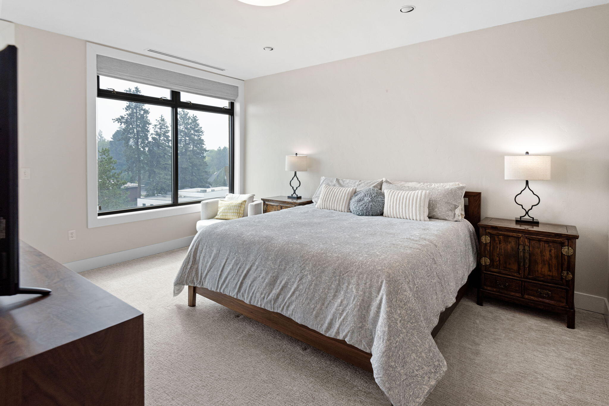 550 NW Franklin Avenue Unit: 6