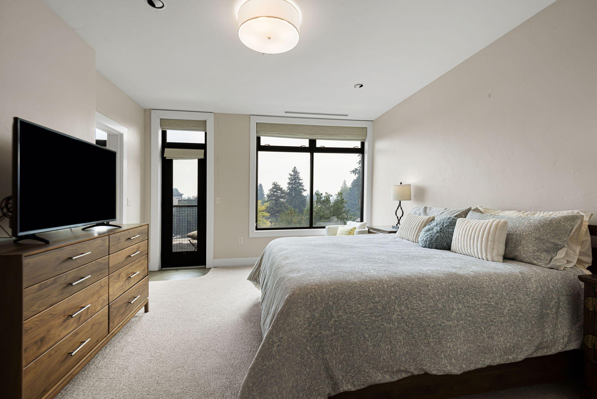550 NW Franklin Avenue Unit: 6