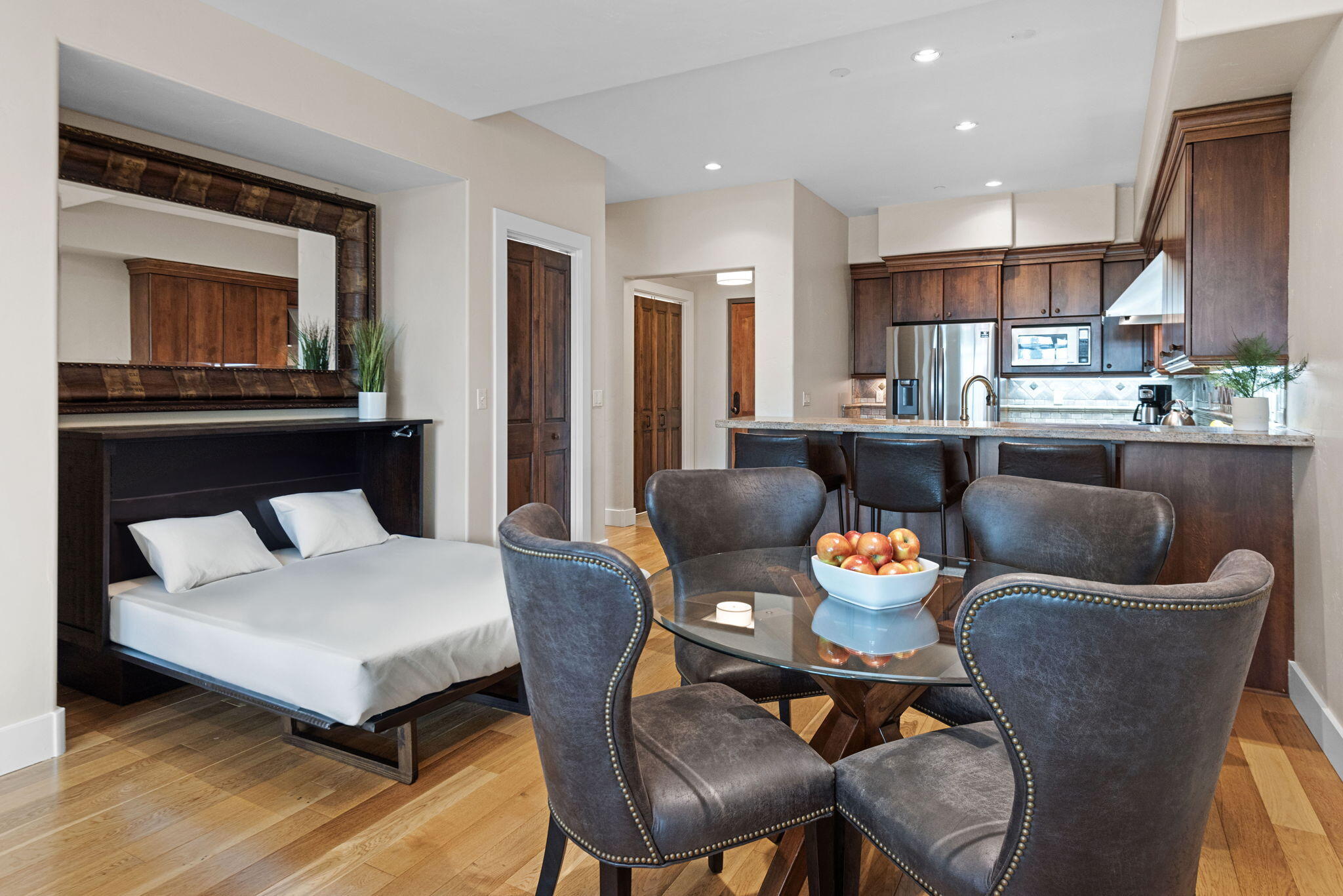 550 NW Franklin Avenue Unit: 6