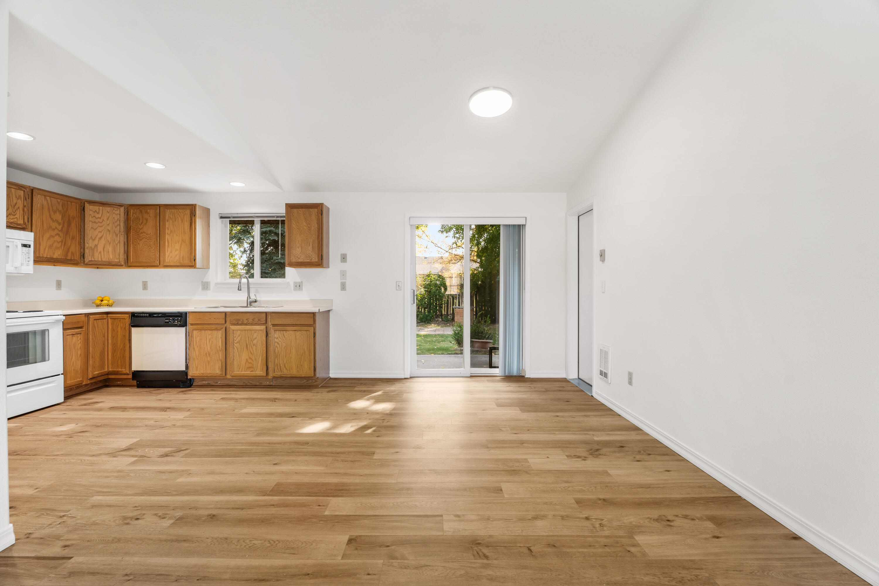 3128 SW Reindeer Avenue