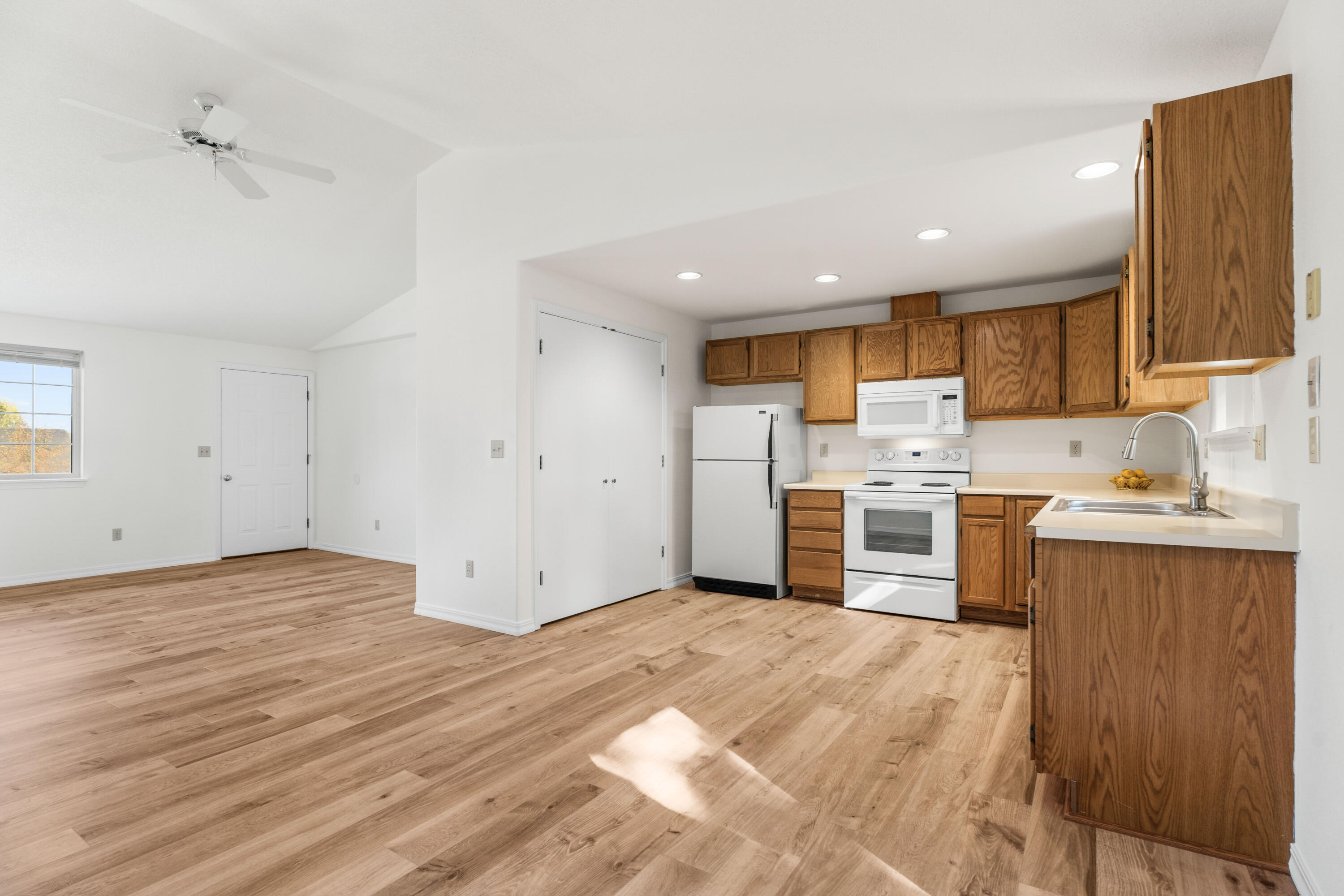 3128 SW Reindeer Avenue