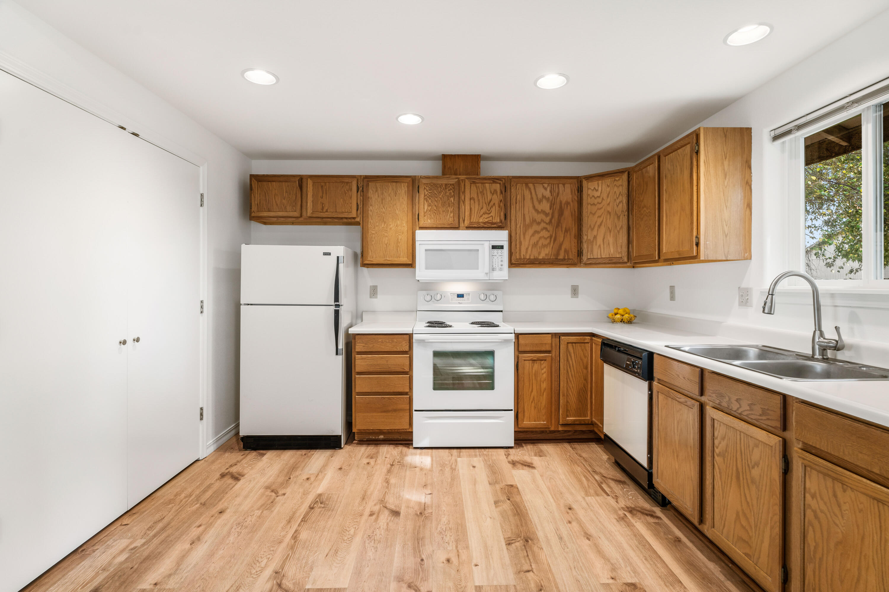 3128 SW Reindeer Avenue