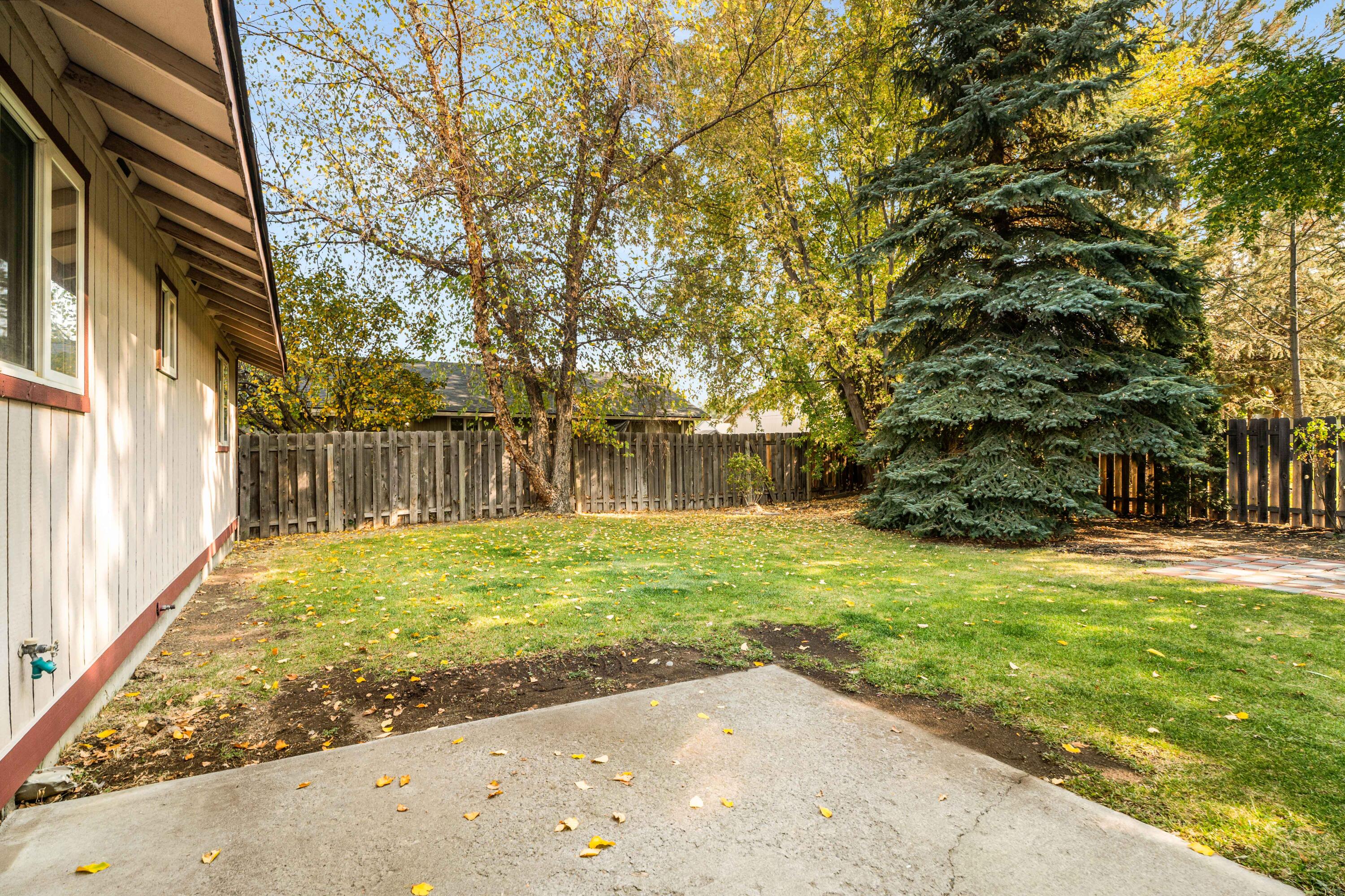 3128 SW Reindeer Avenue