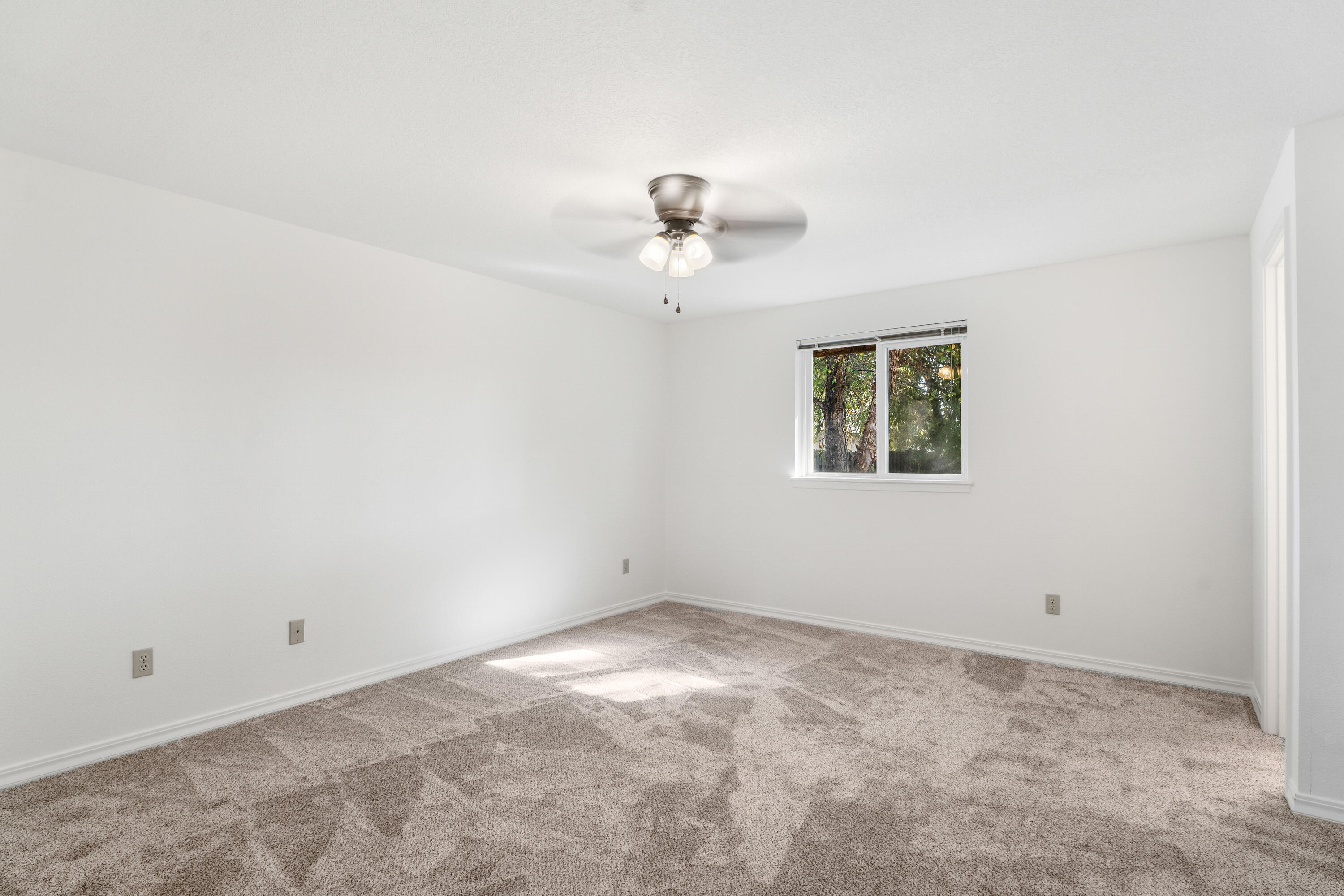 3128 SW Reindeer Avenue