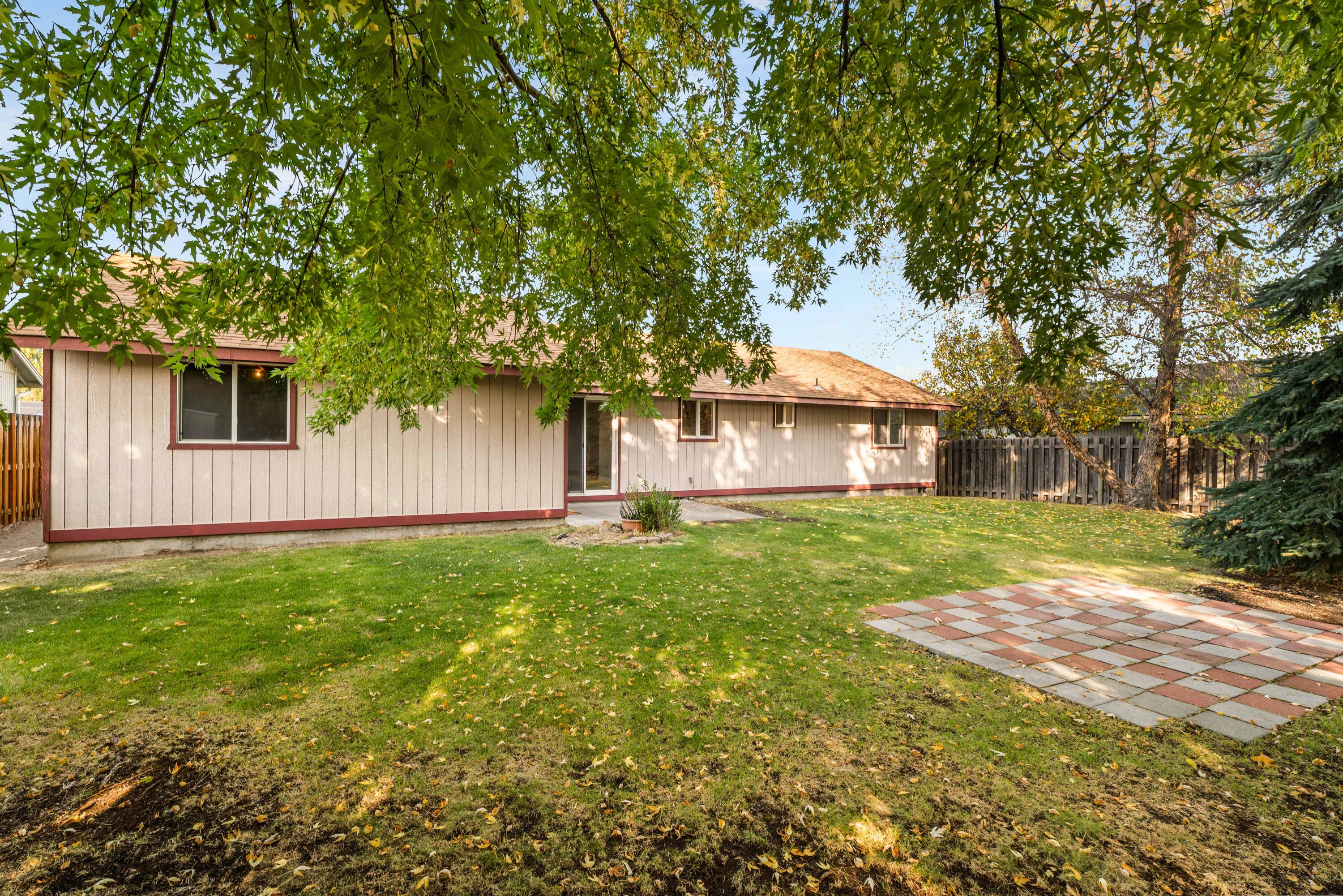 3128 SW Reindeer Avenue