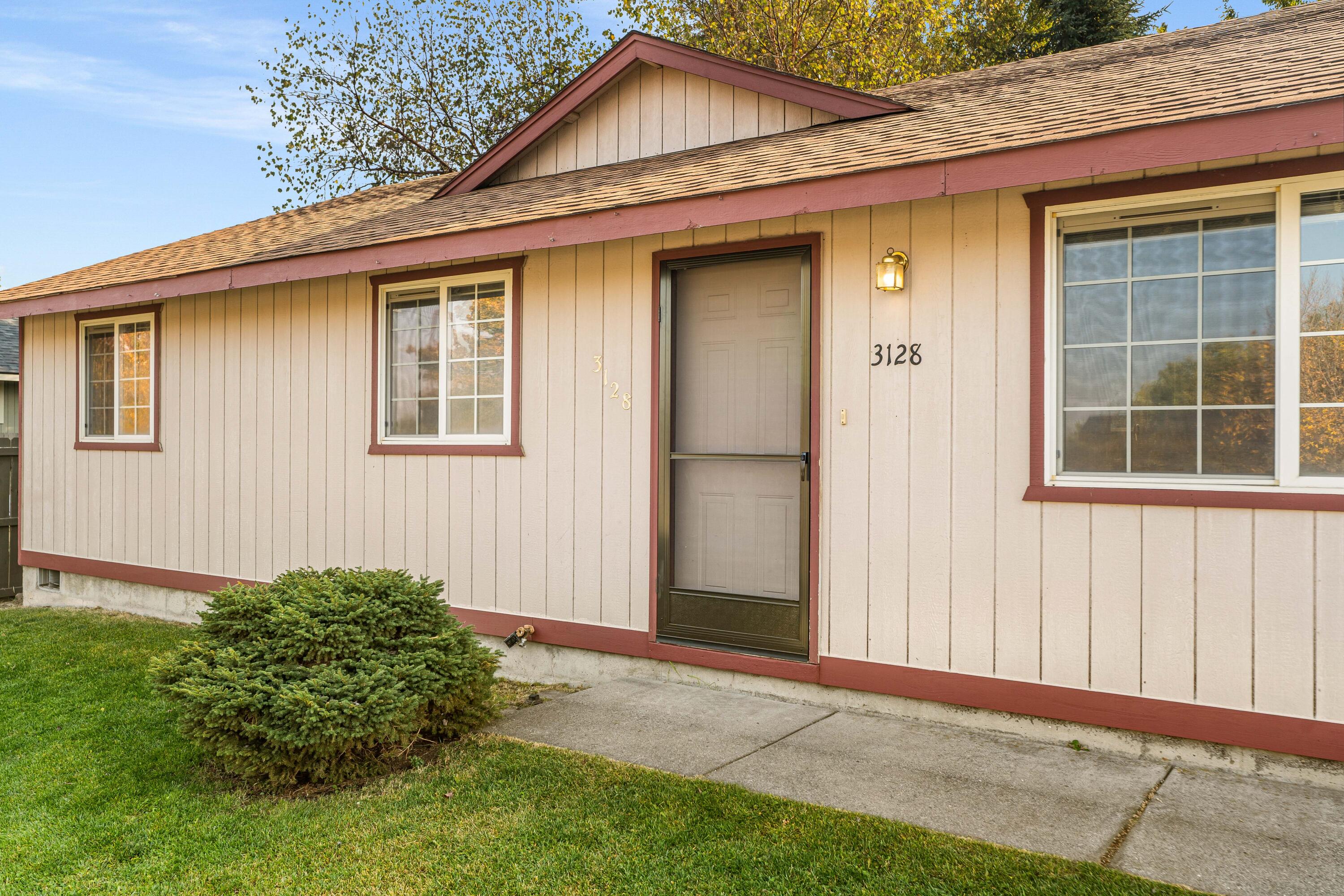 3128 SW Reindeer Avenue