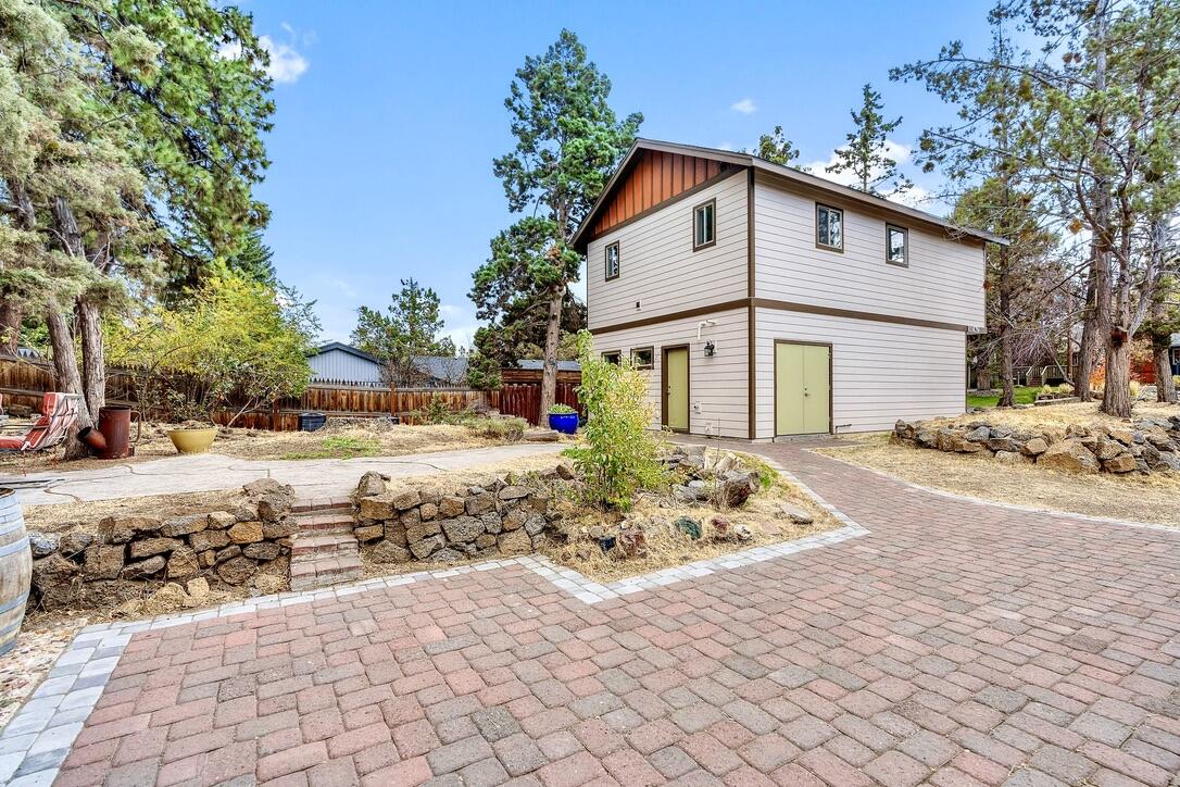 612 NE 11th Street Unit: 1 & 2