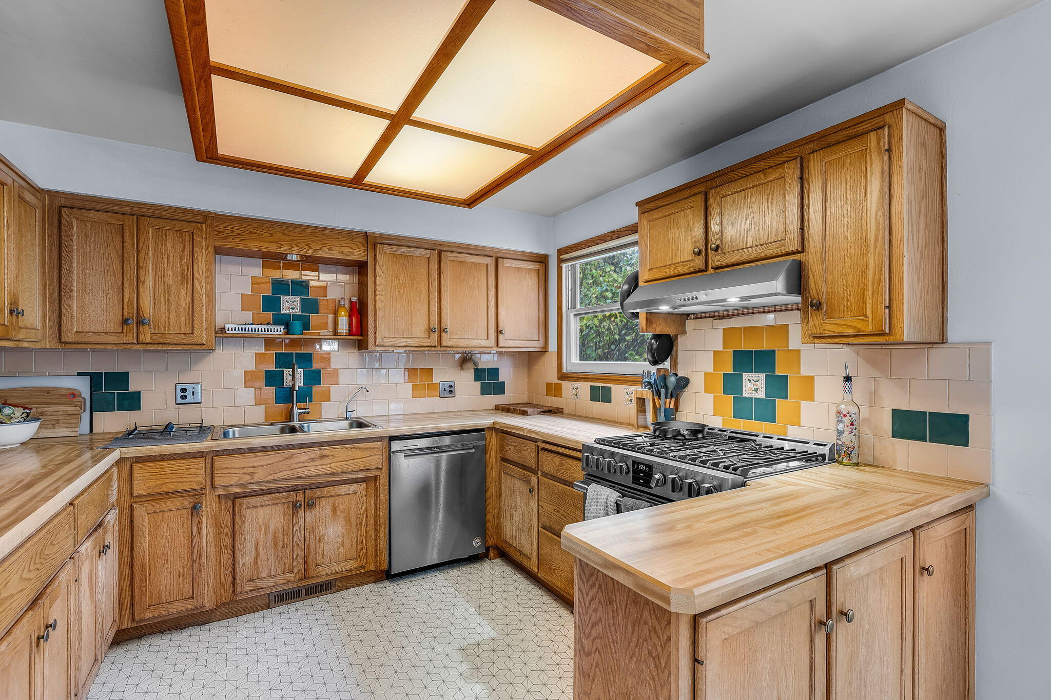 612 NE 11th Street Unit: 1 & 2