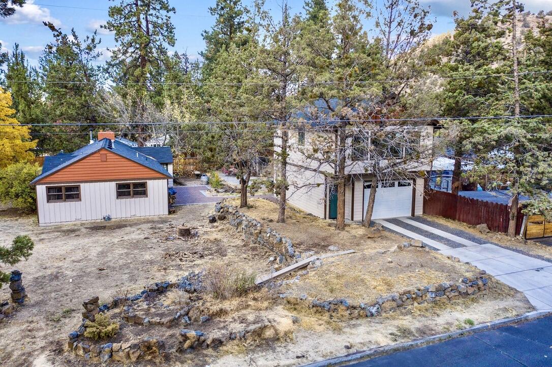 612 NE 11th Street Unit: 1 & 2