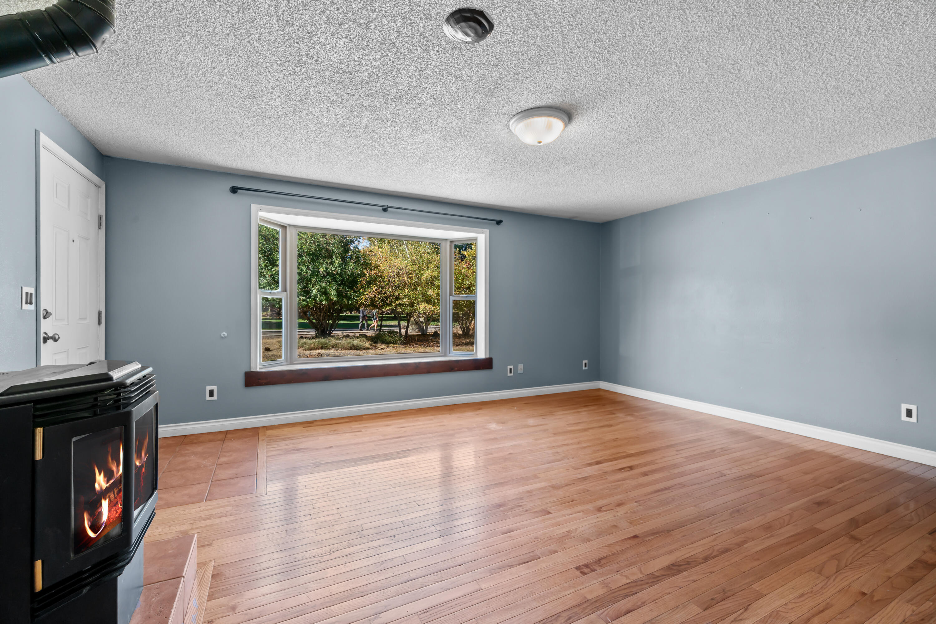 1120 Brookswood Boulevard