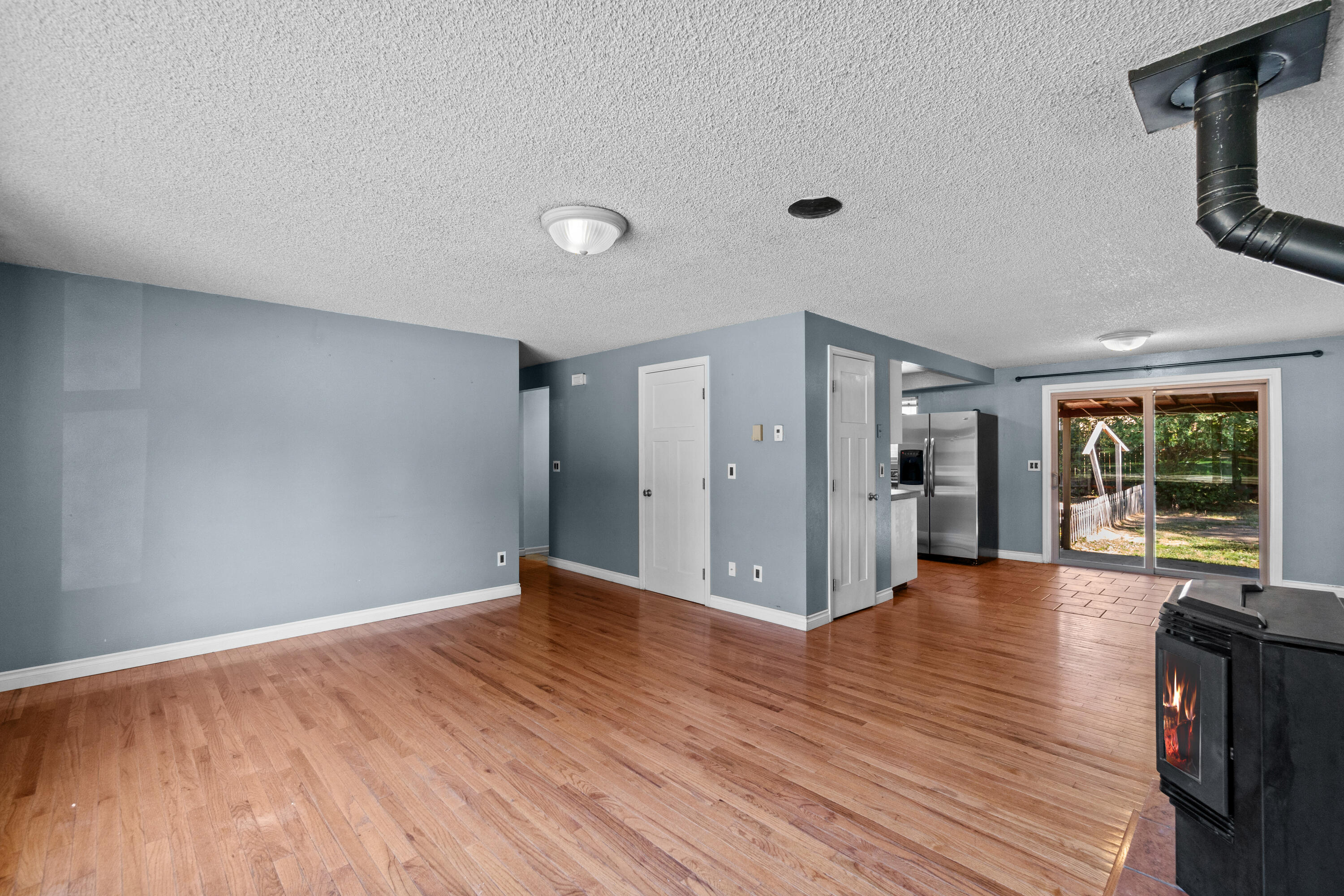 1120 Brookswood Boulevard