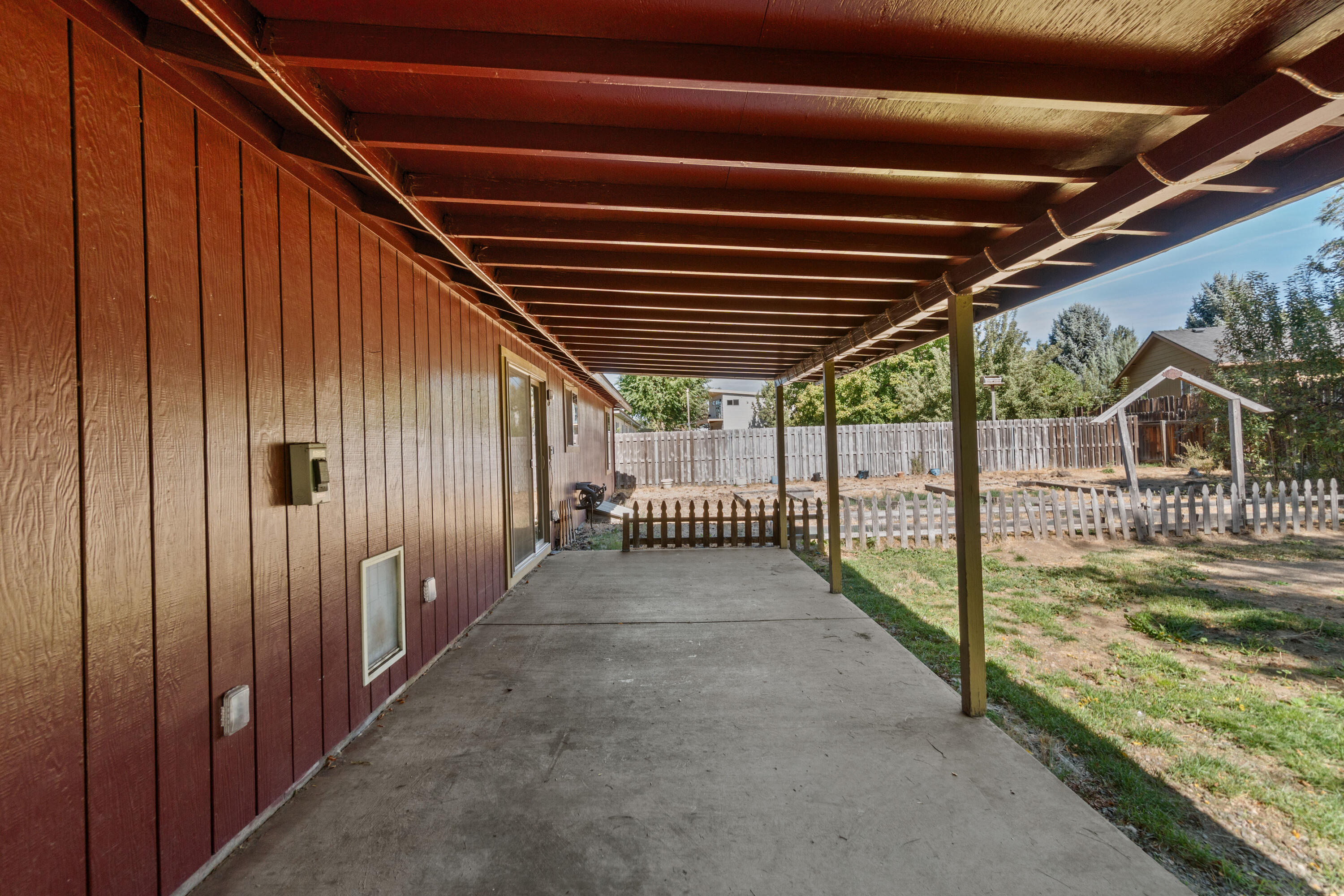 1120 Brookswood Boulevard