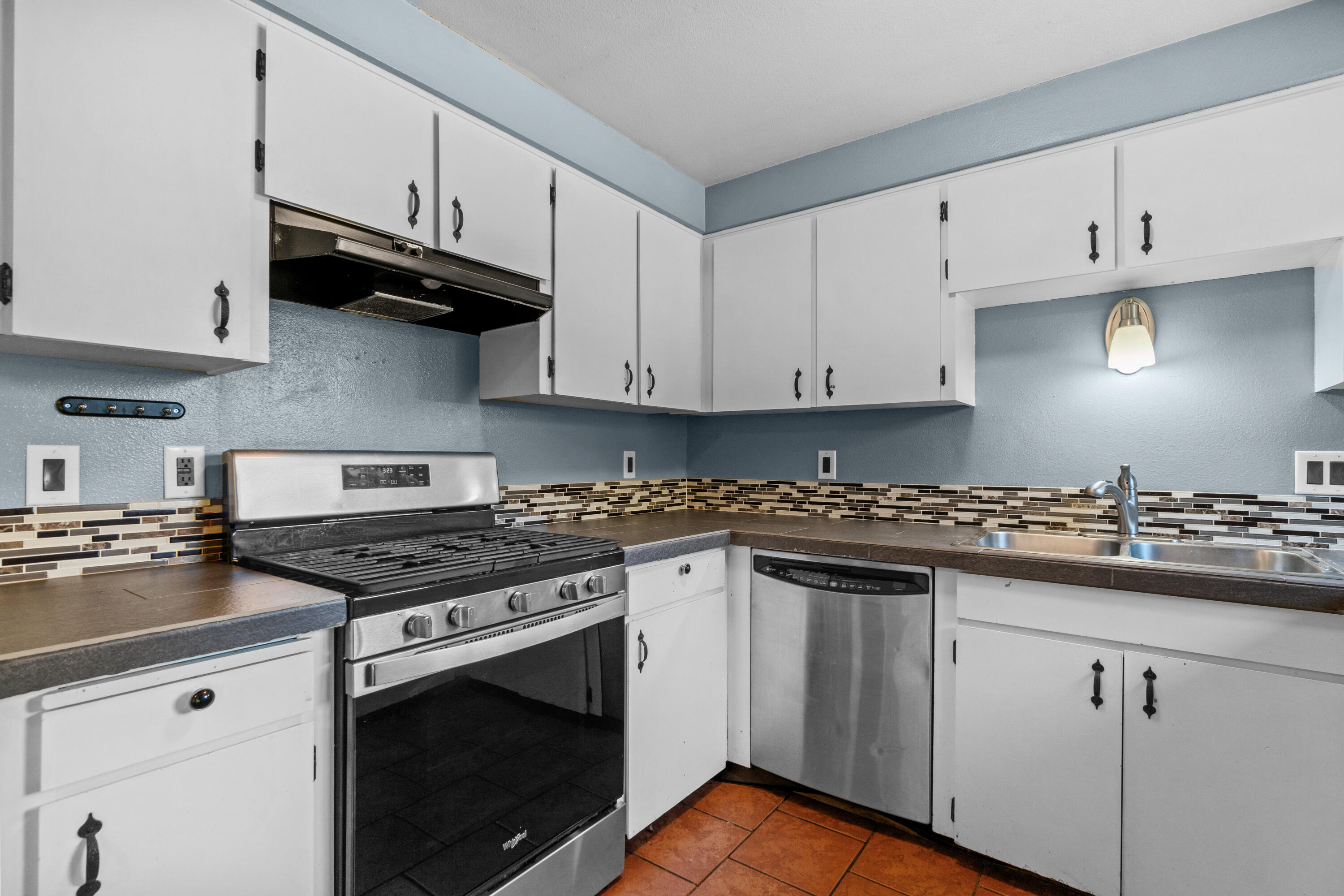 1120 Brookswood Boulevard