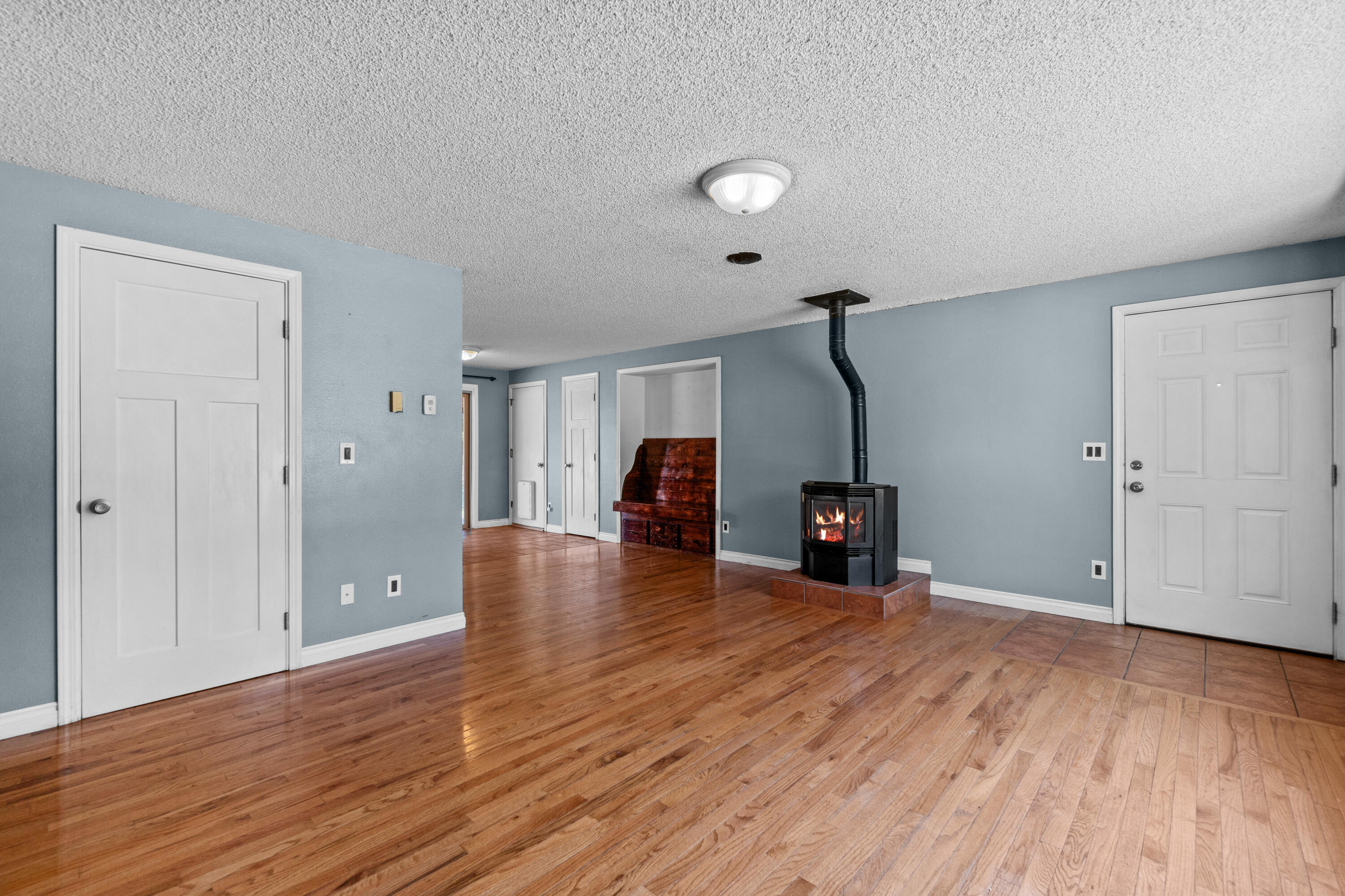 1120 Brookswood Boulevard