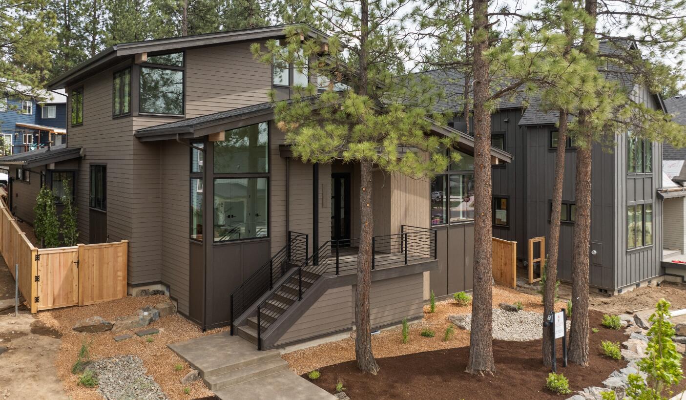 2988 NW Polarstar Avenue