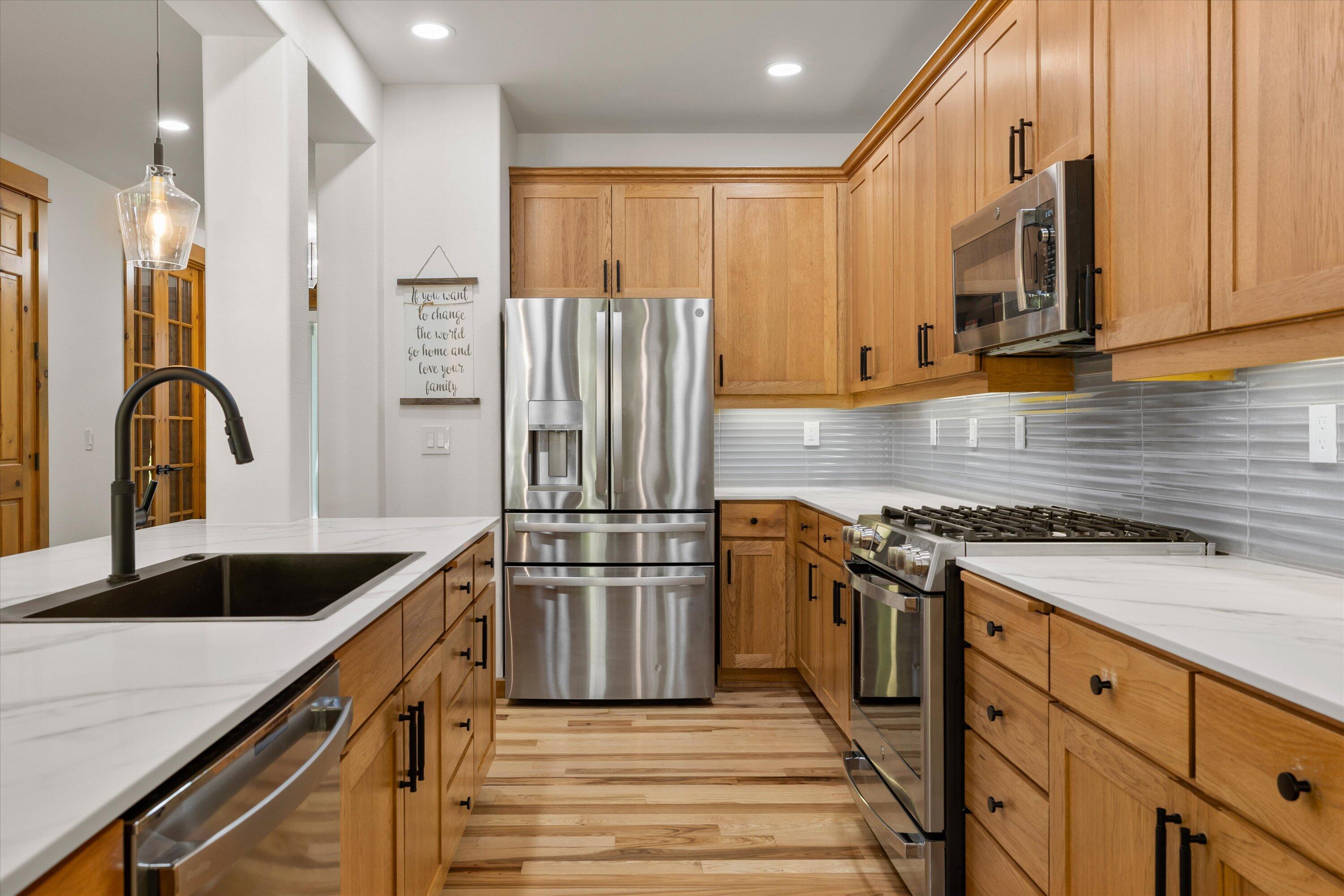 60808 Goldenwood Loop