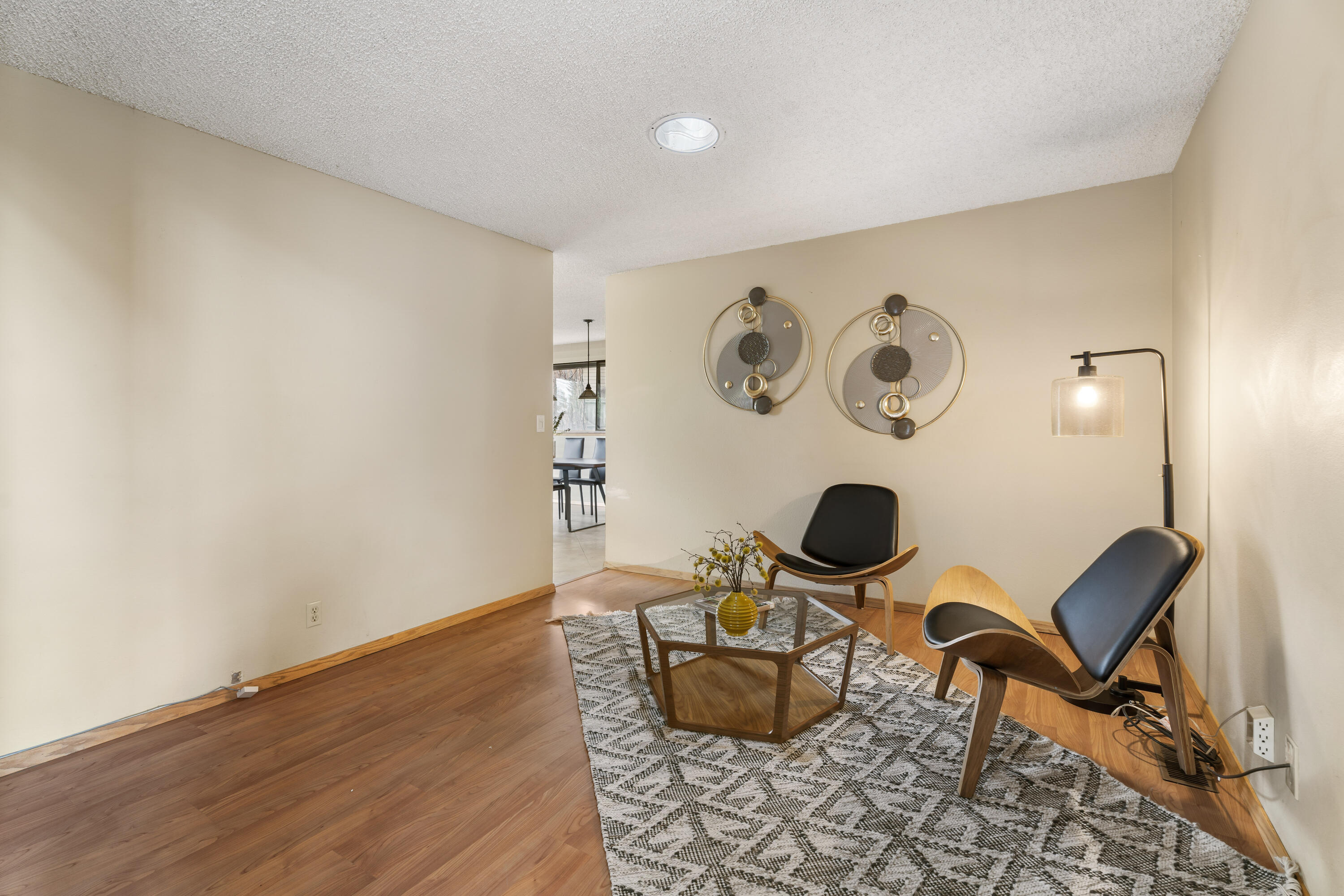 1869 NE Moonglow Court