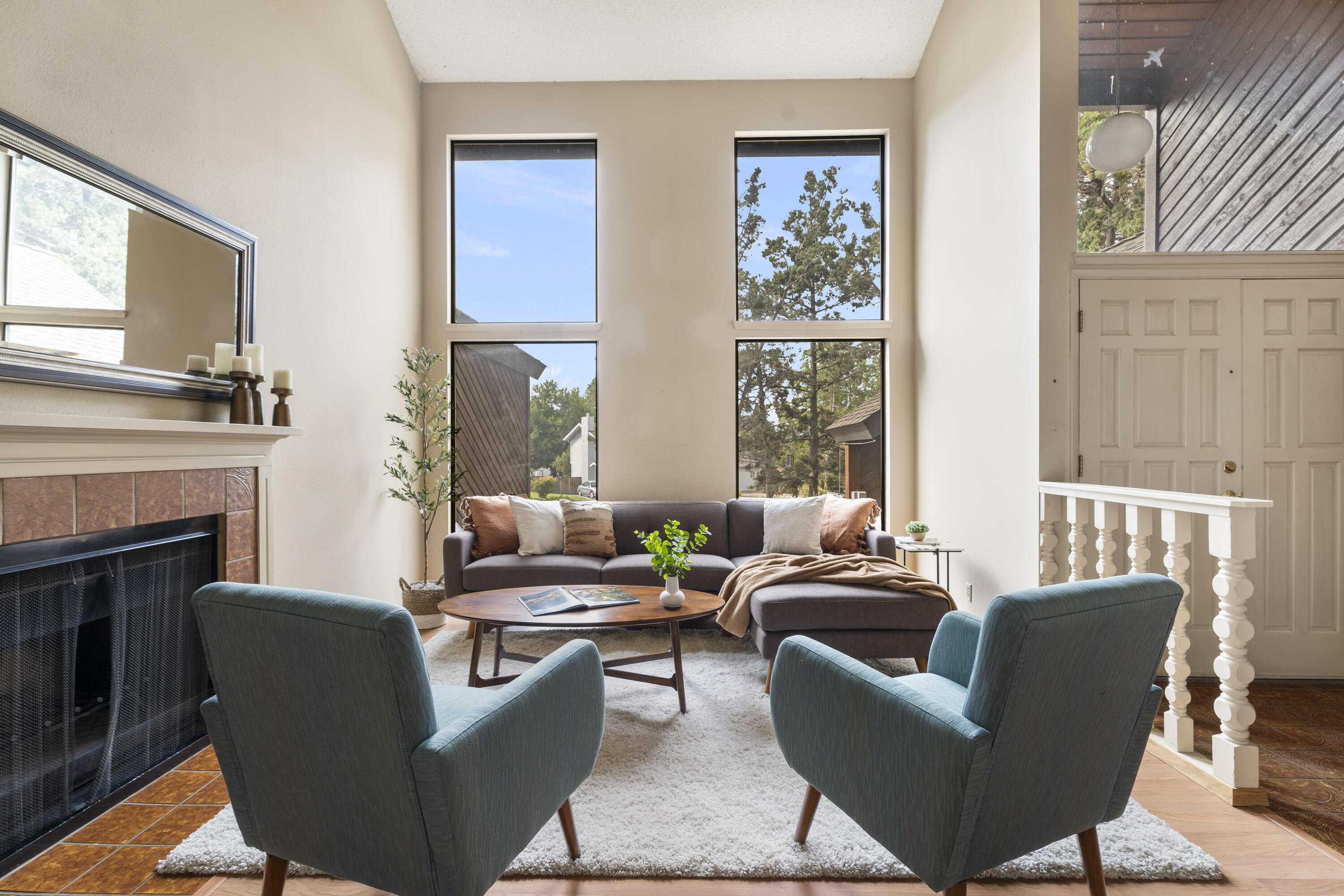 1869 NE Moonglow Court