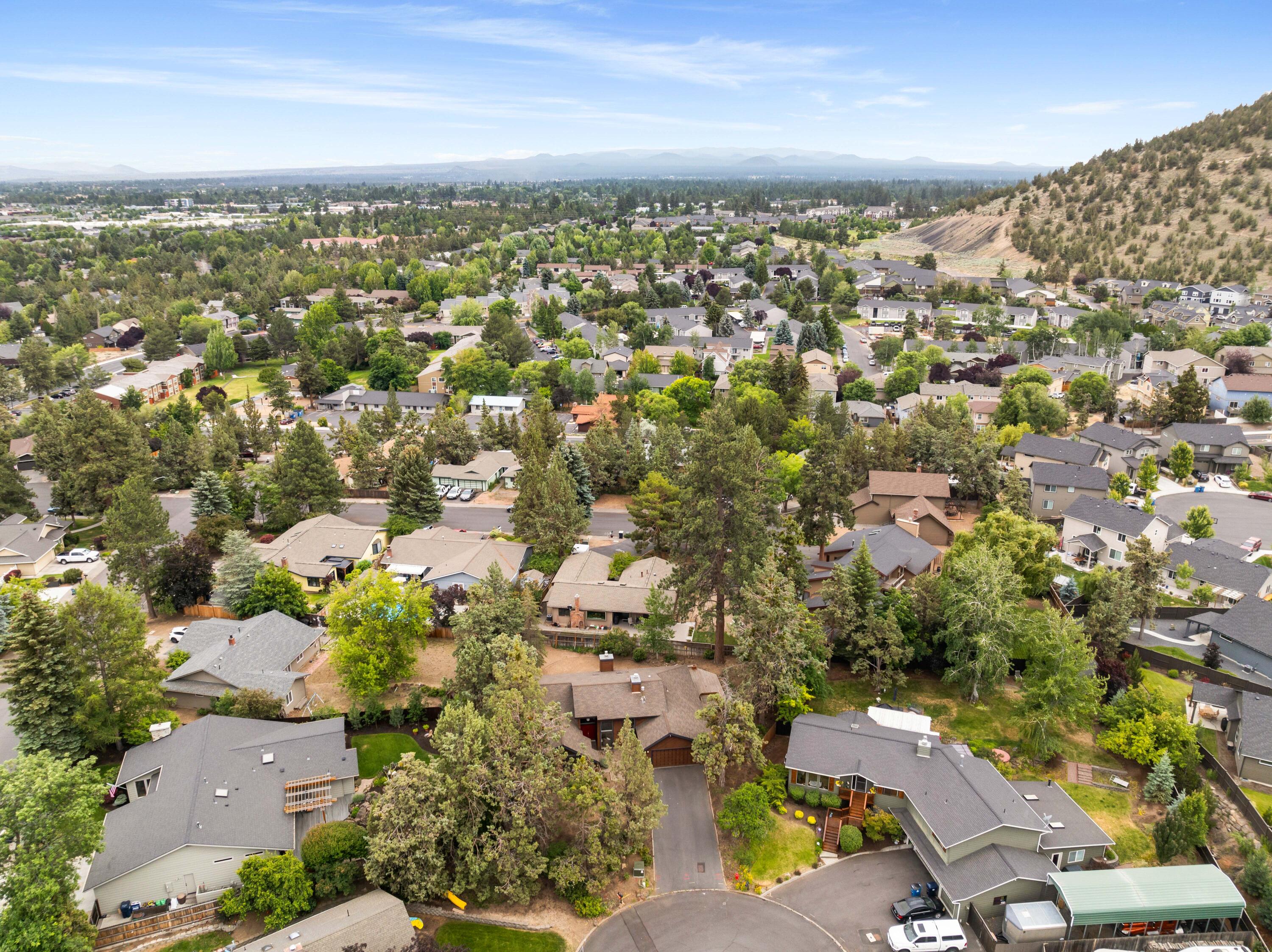 1869 NE Moonglow Court