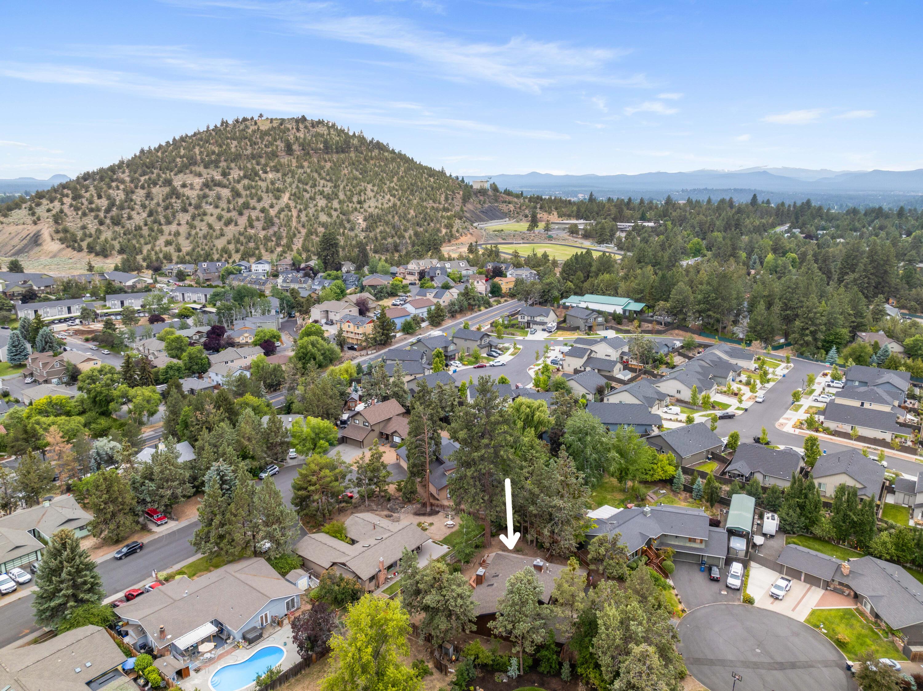 1869 NE Moonglow Court