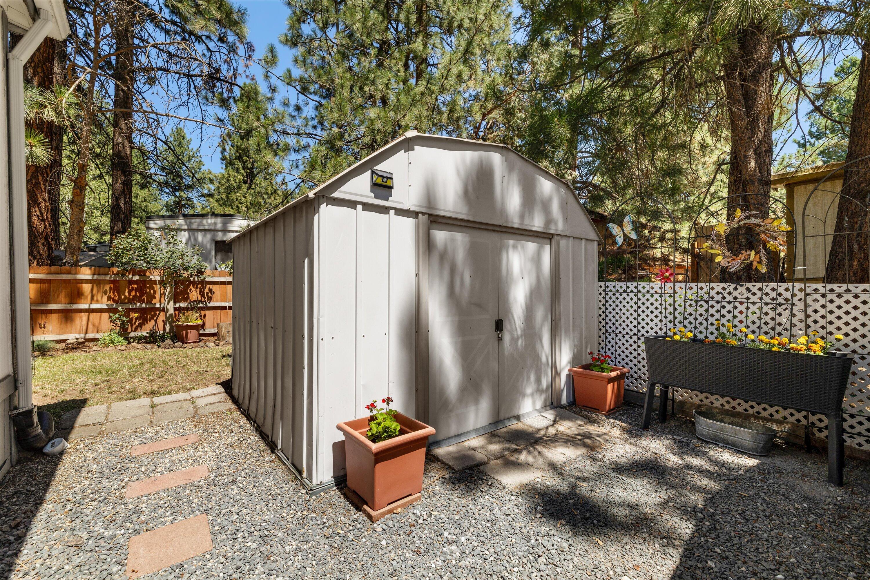 61060 Kings Lane, 106