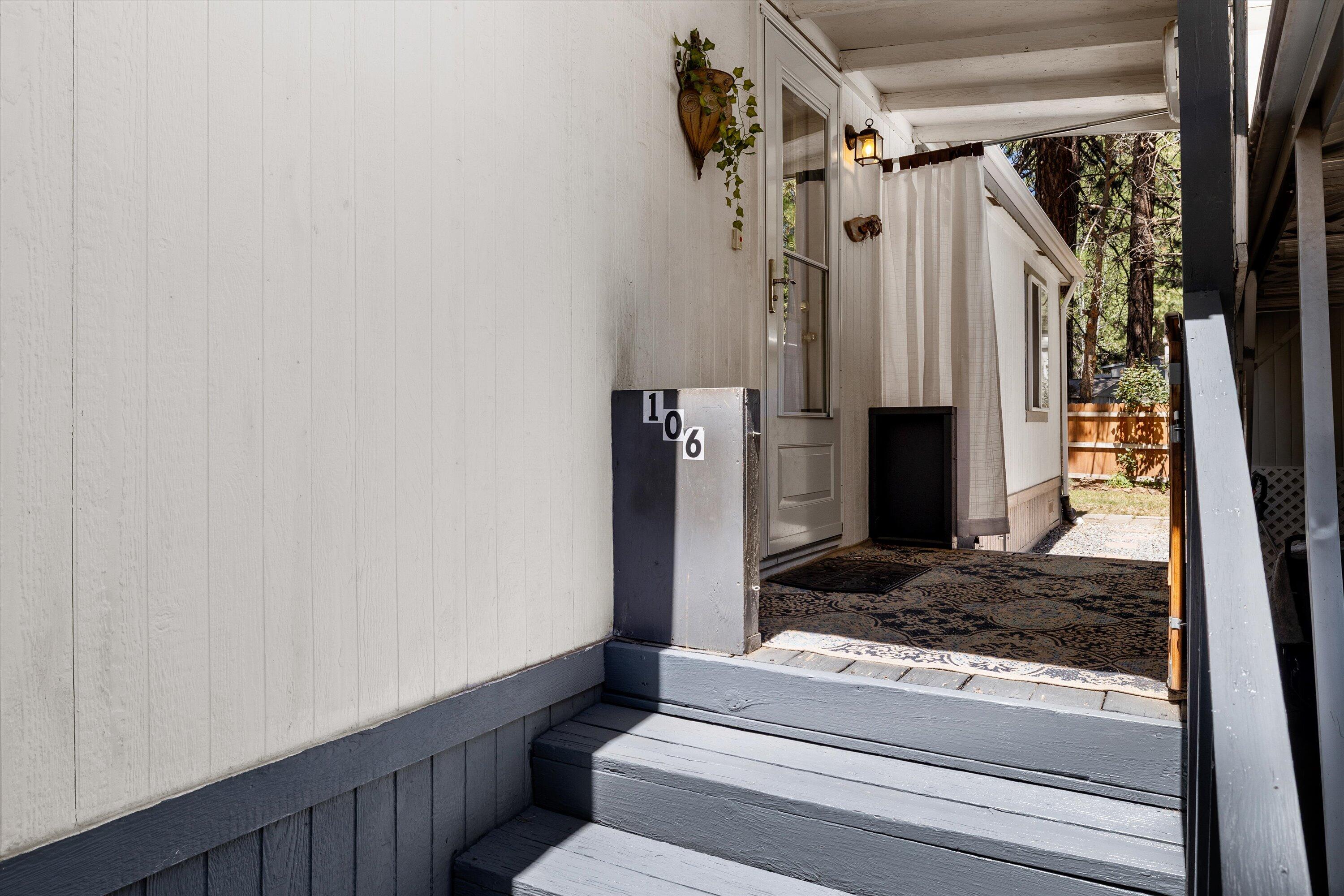 61060 Kings Lane, 106