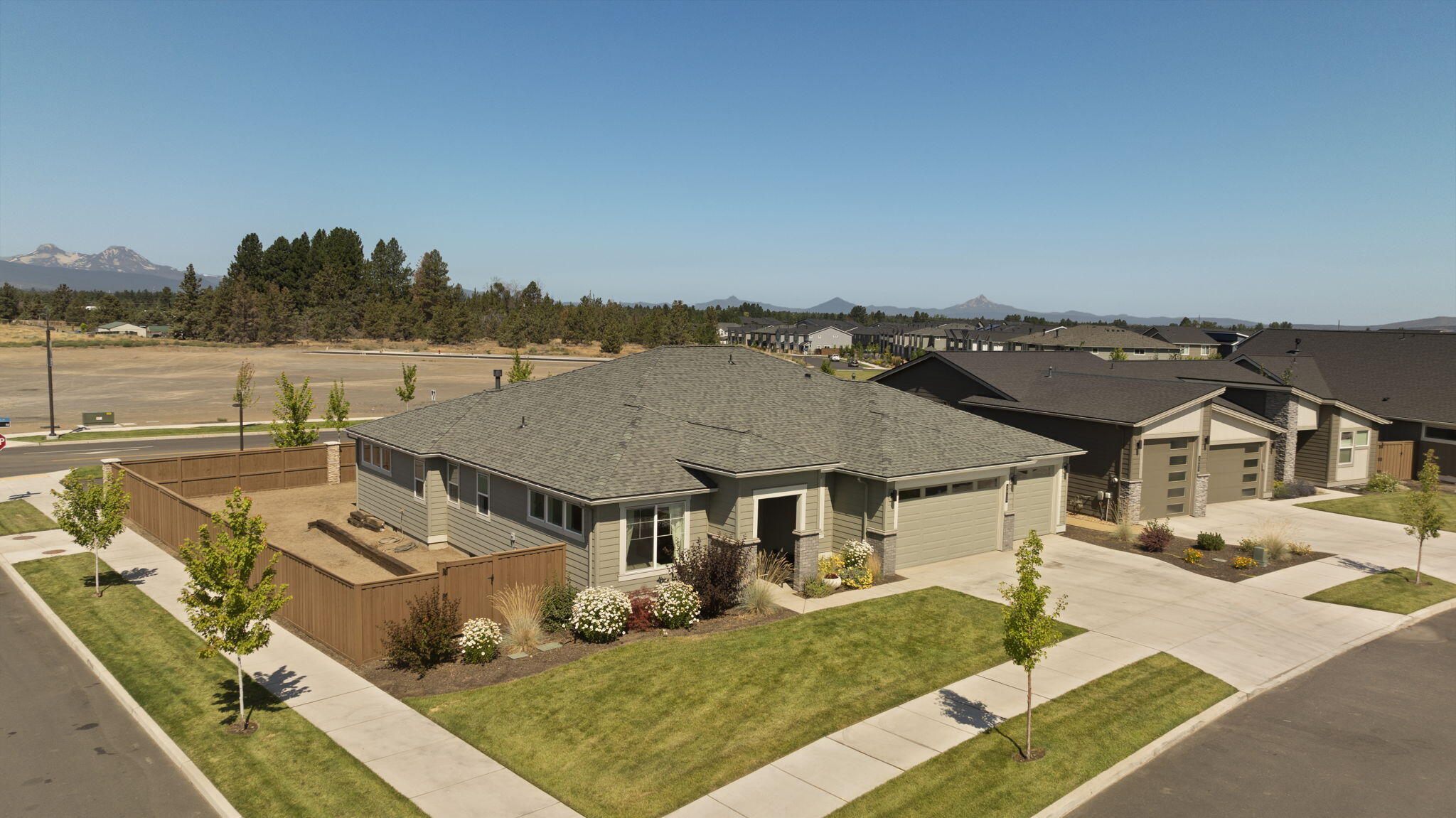 3811 NE Oakside